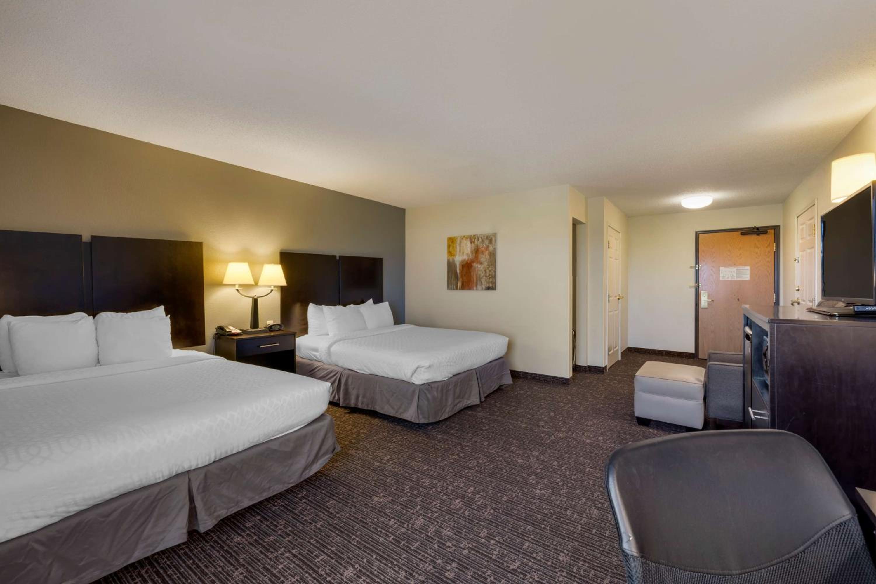 Queen Room with Two Queen Beds and Bath Tub - Disability Access/Non-Smoking  - Photo 1