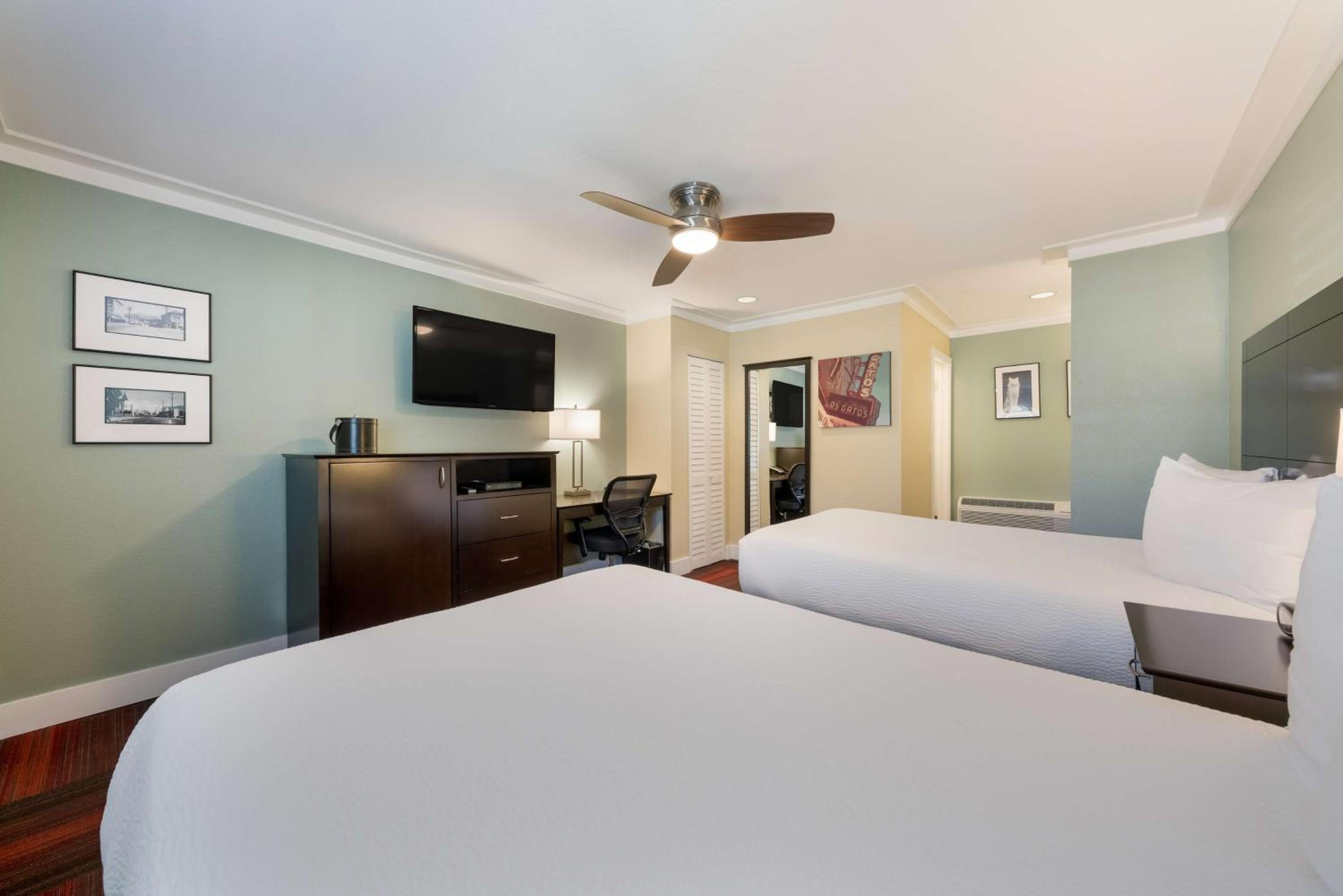 Double Room with Two Double Beds - Photo 5