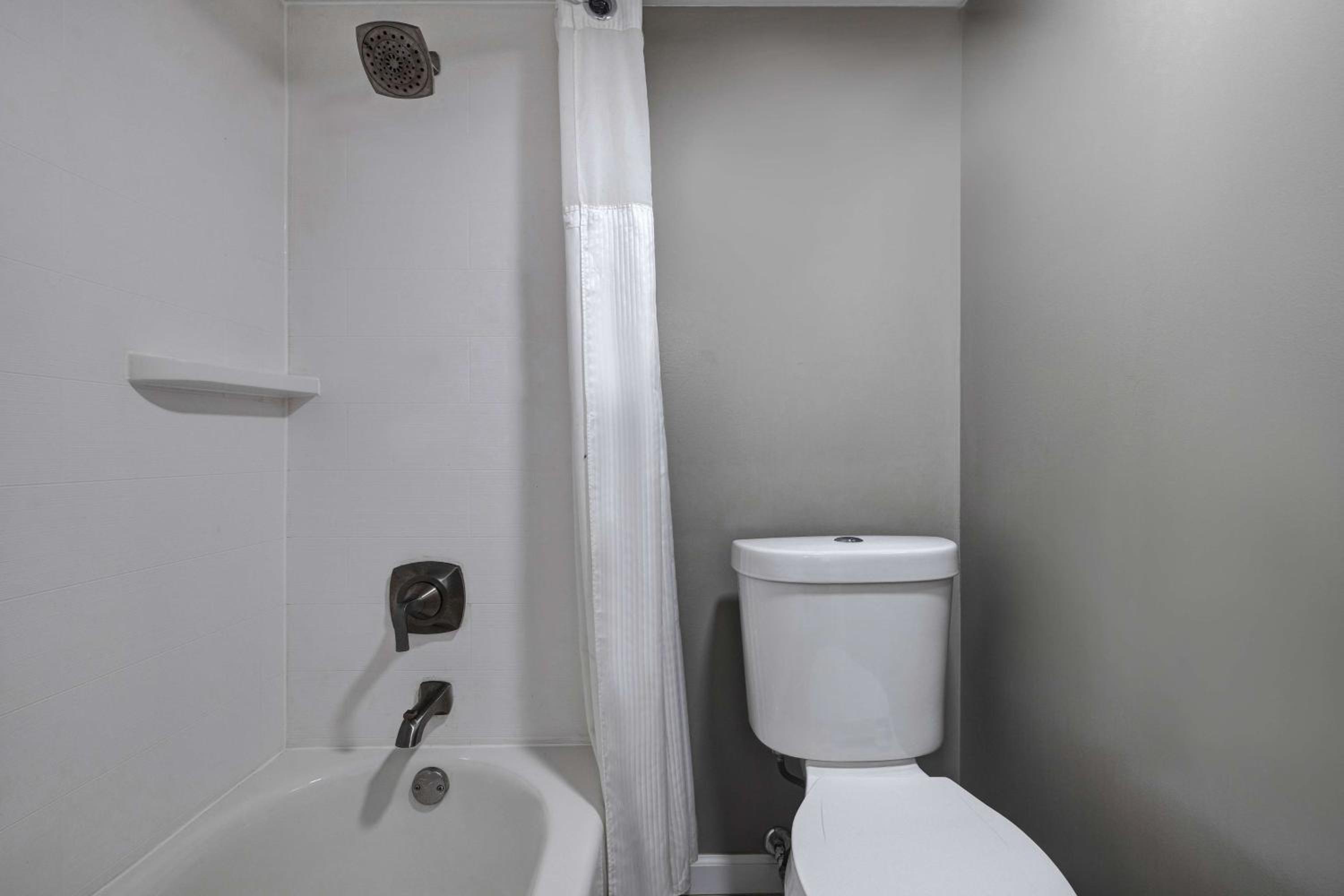Standard King Room - Non-Smoking  - Photo 6