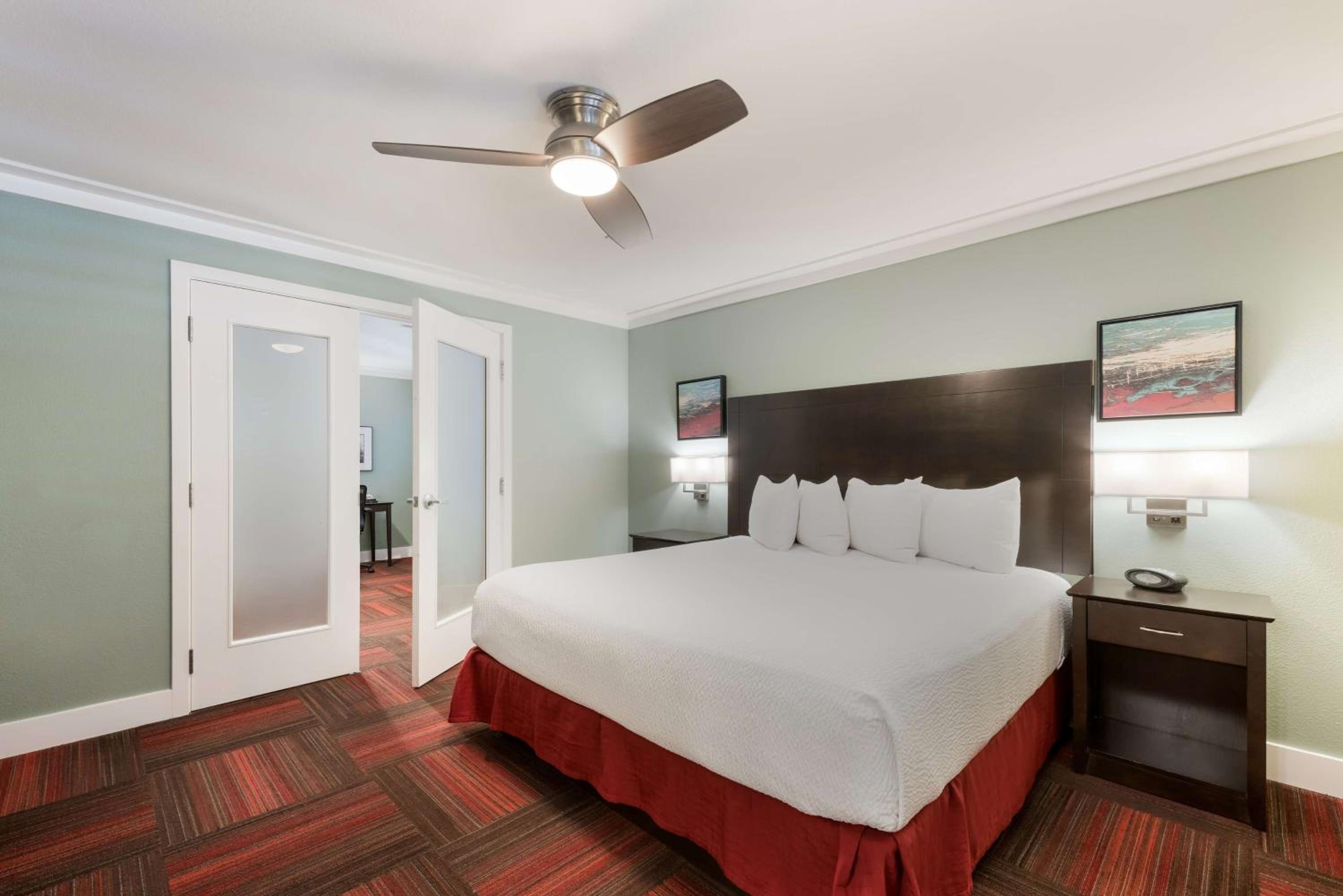 One-Bedroom King Suite with Sofa Bed - Photo 6