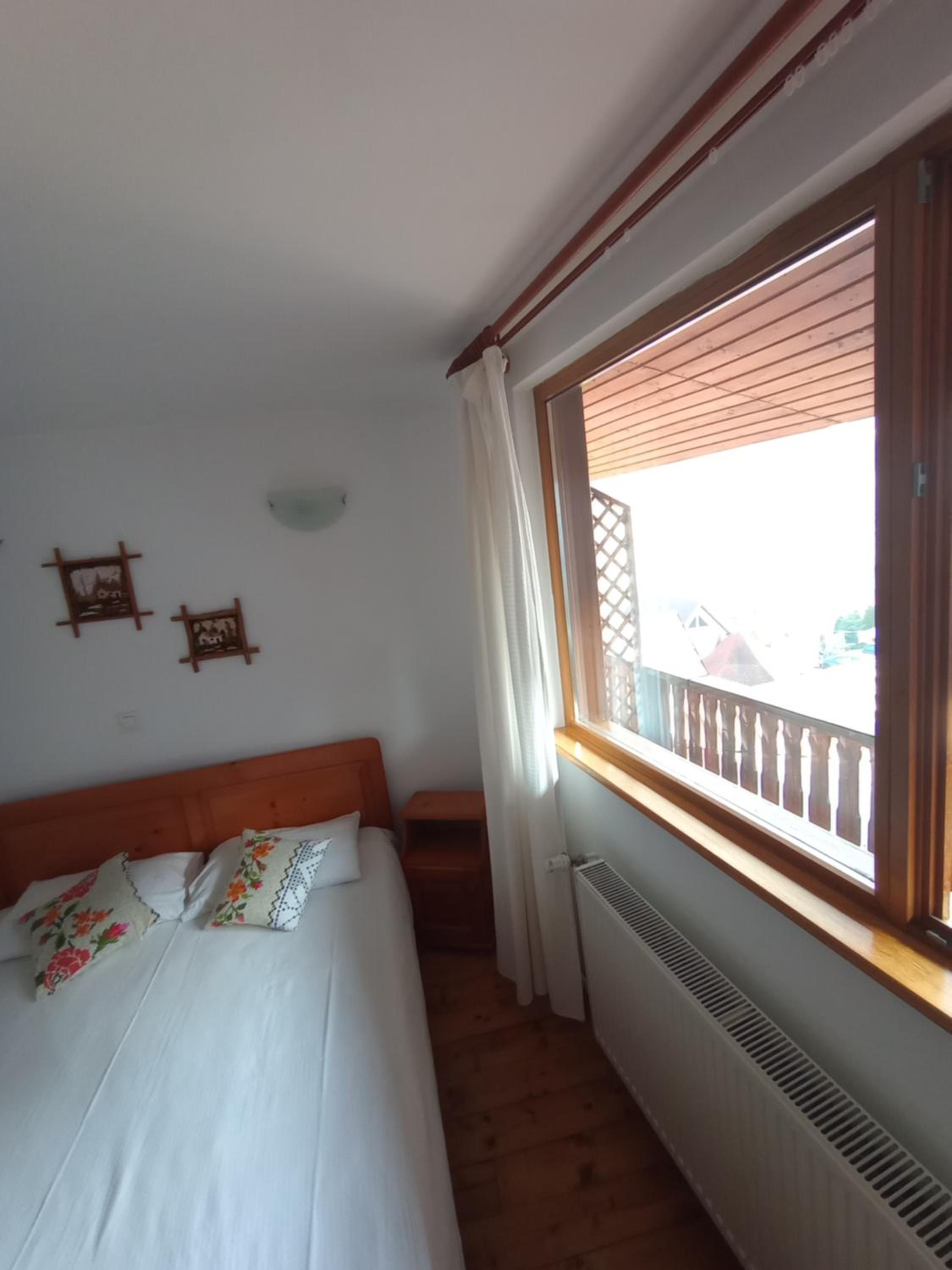 Double Room - Photo 7