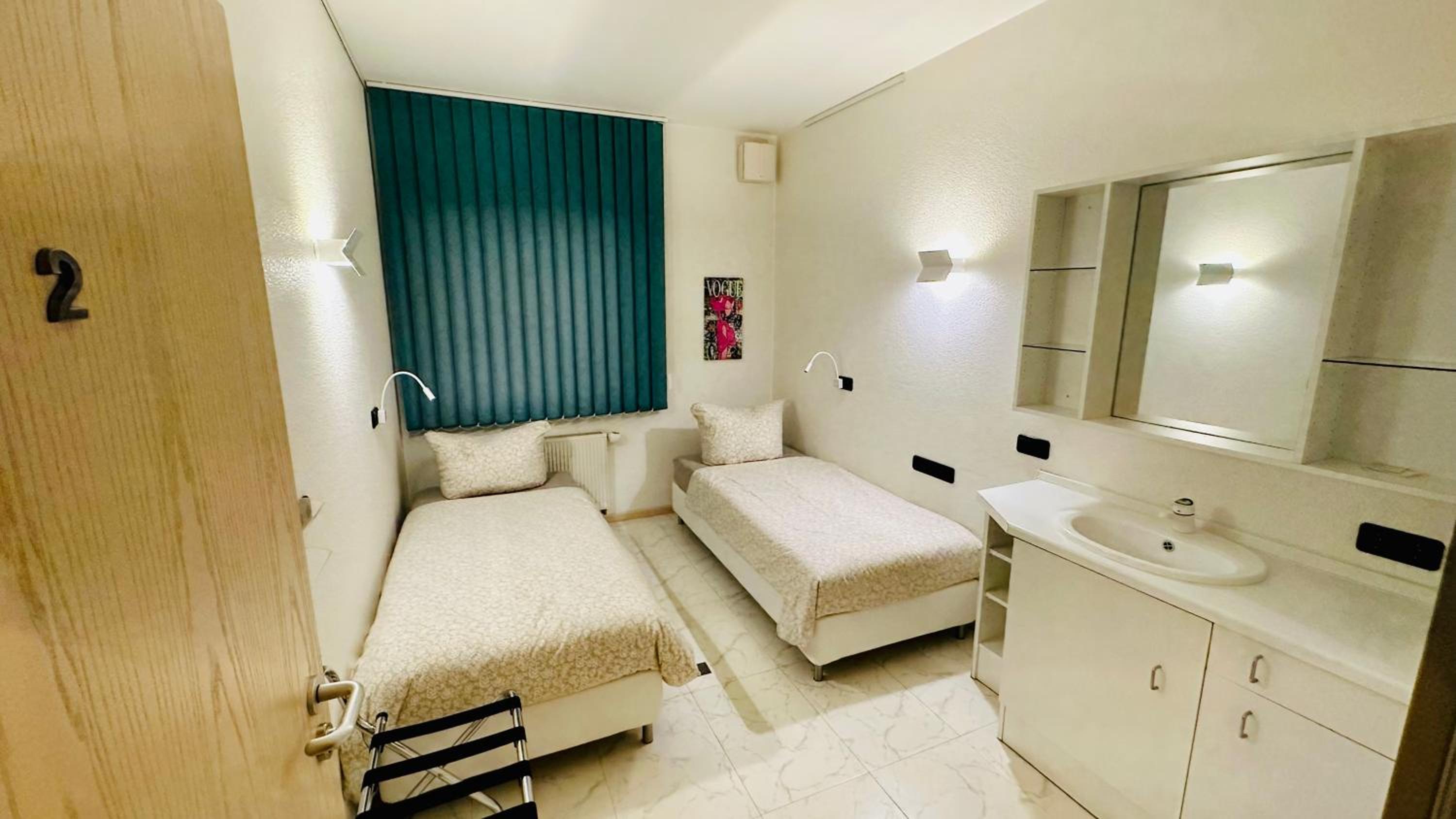 Budget Twin Room photo 2