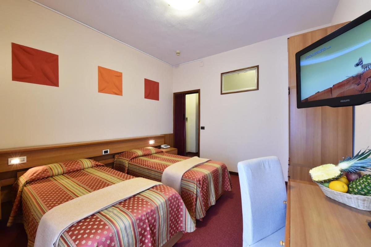 Twin Room with Balcony photo 2