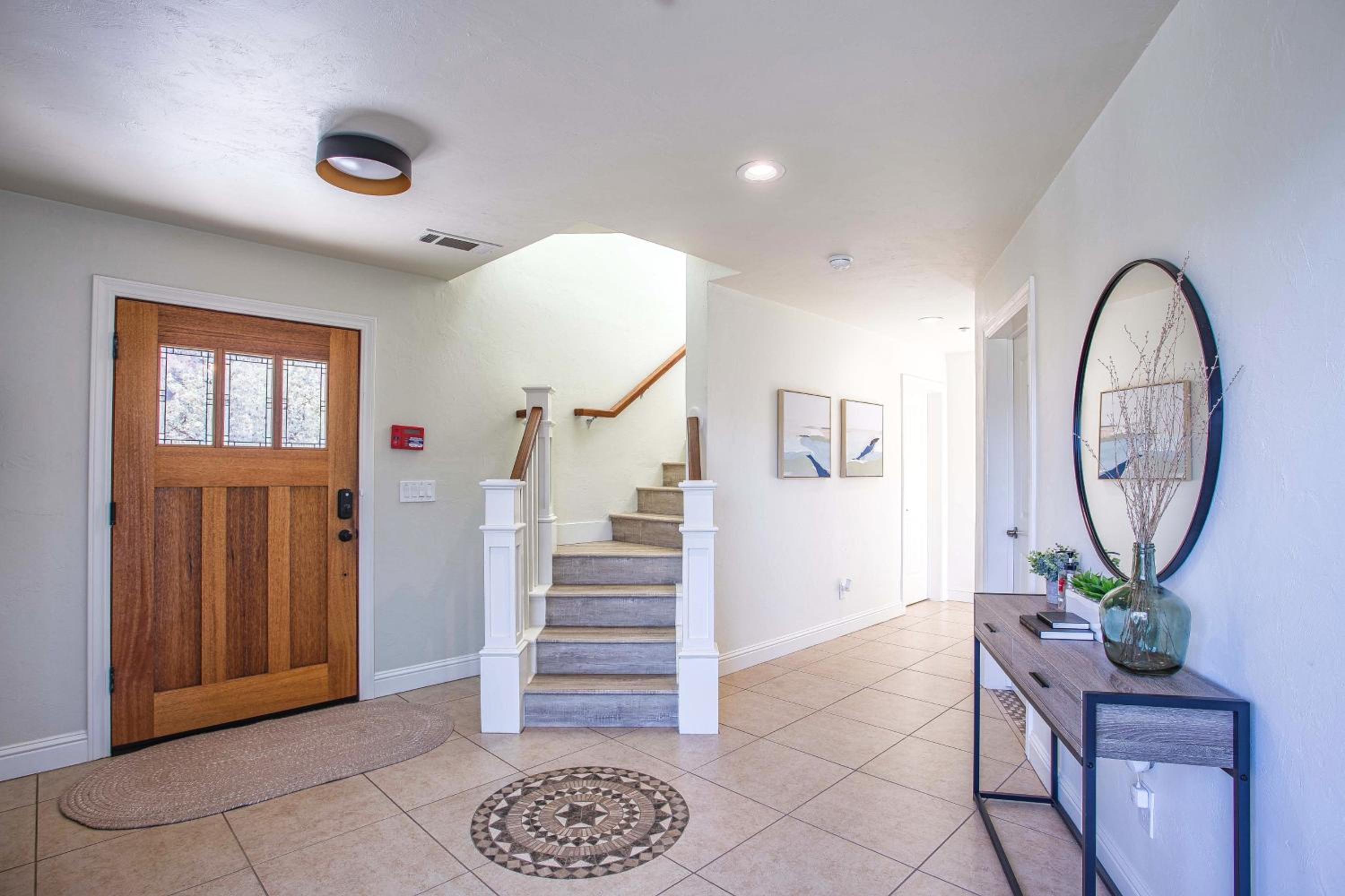 Five-Bedroom House photo 1