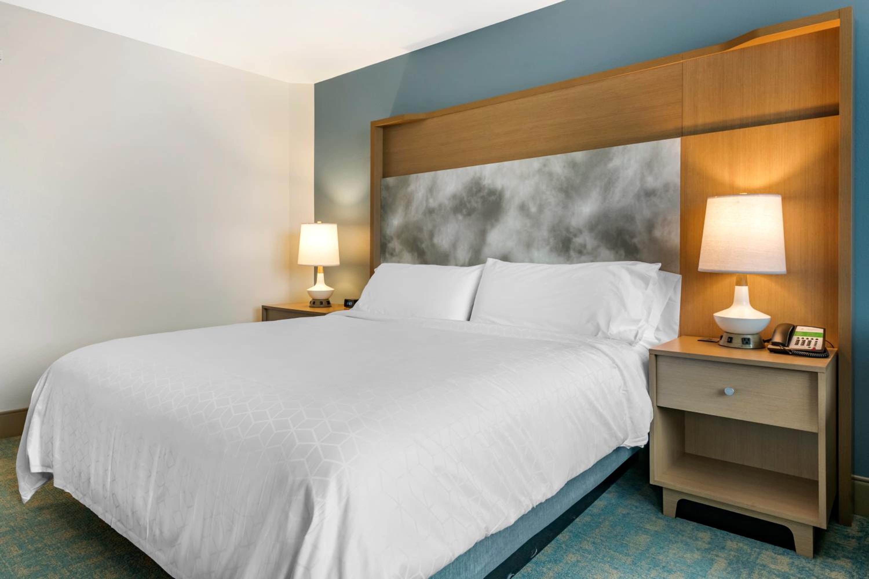 Standard King Room photo 3