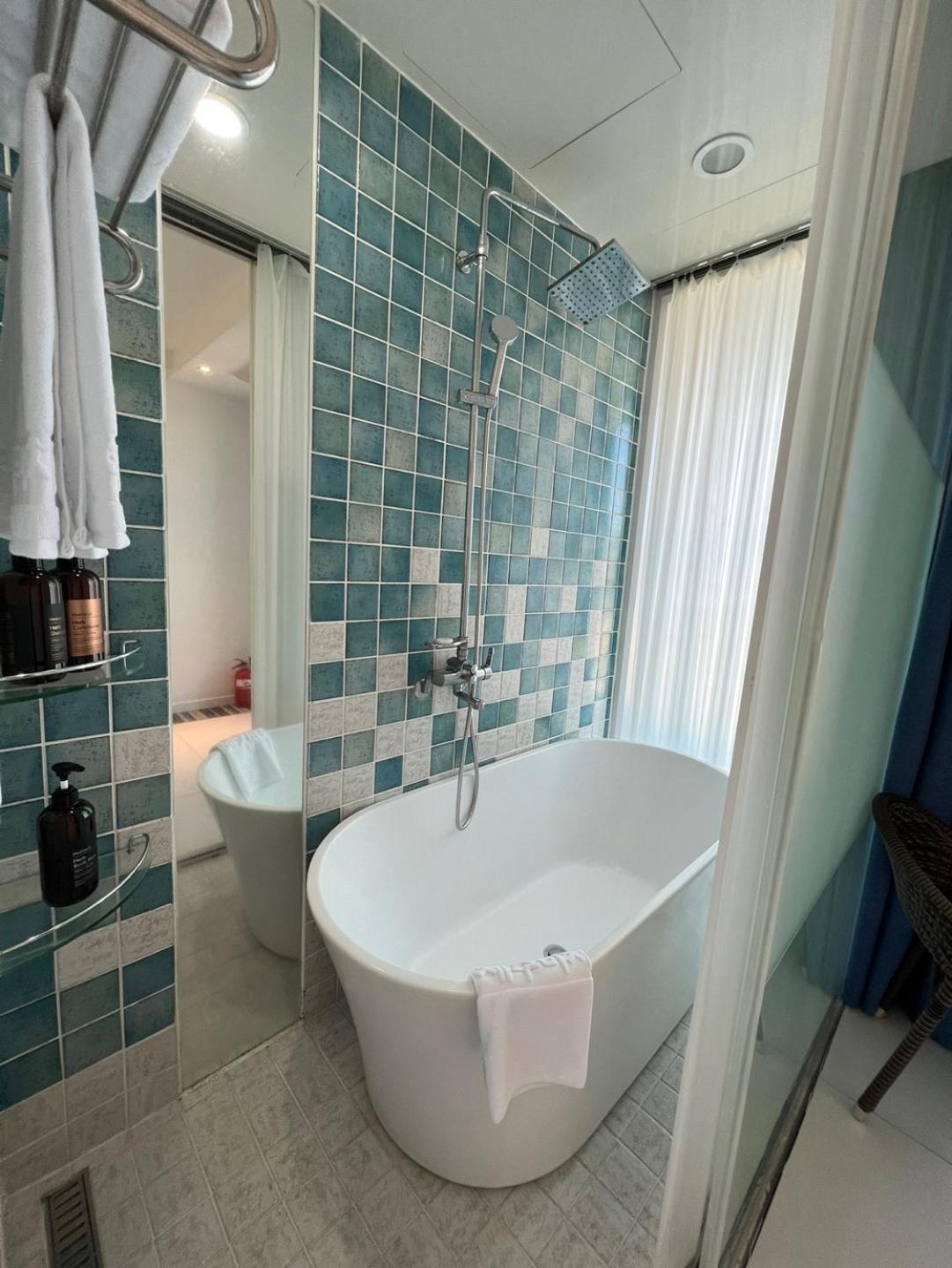 Twin Room with Sea View (Including a cup of Americano) - Photo 4