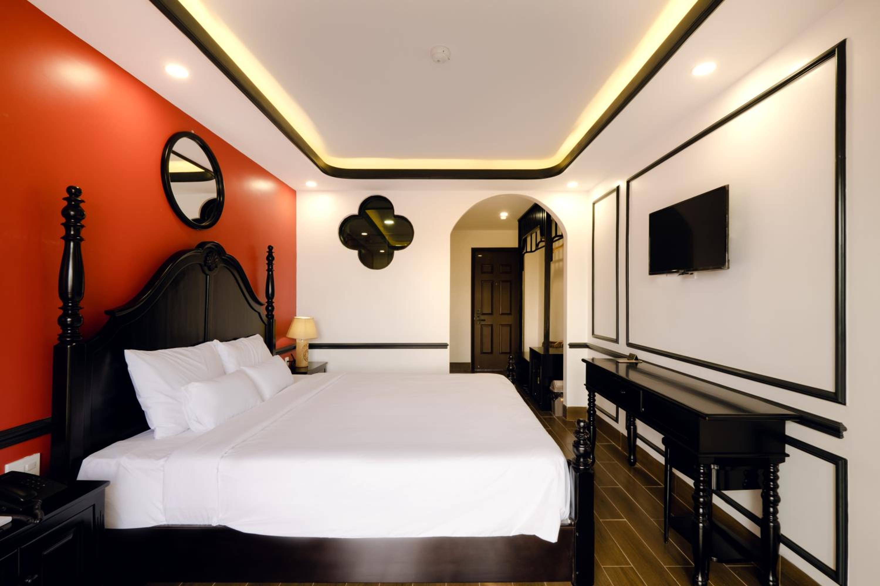 King Room with Balcony photo 2