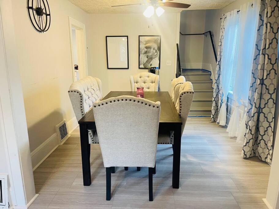 Three-Bedroom House photo 2