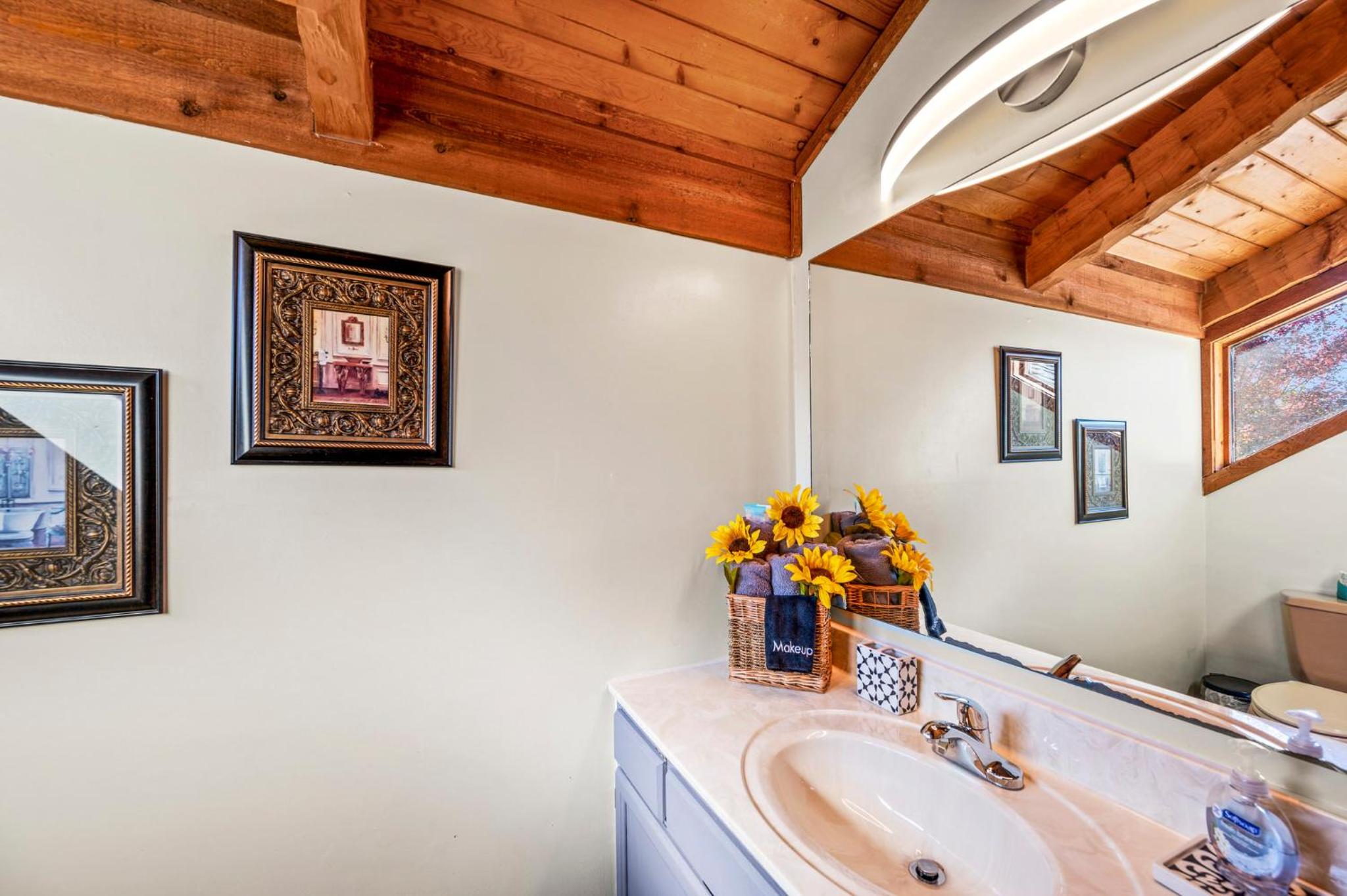 Three-Bedroom House - Photo 3
