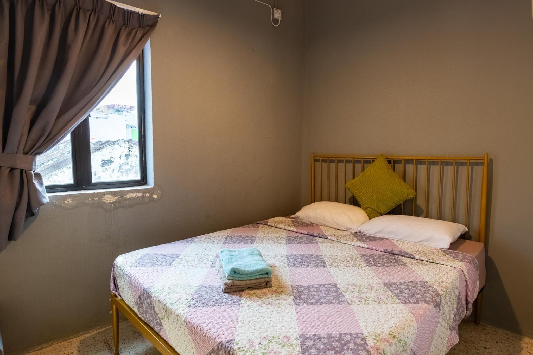 Queen Room with Shared Bathroom