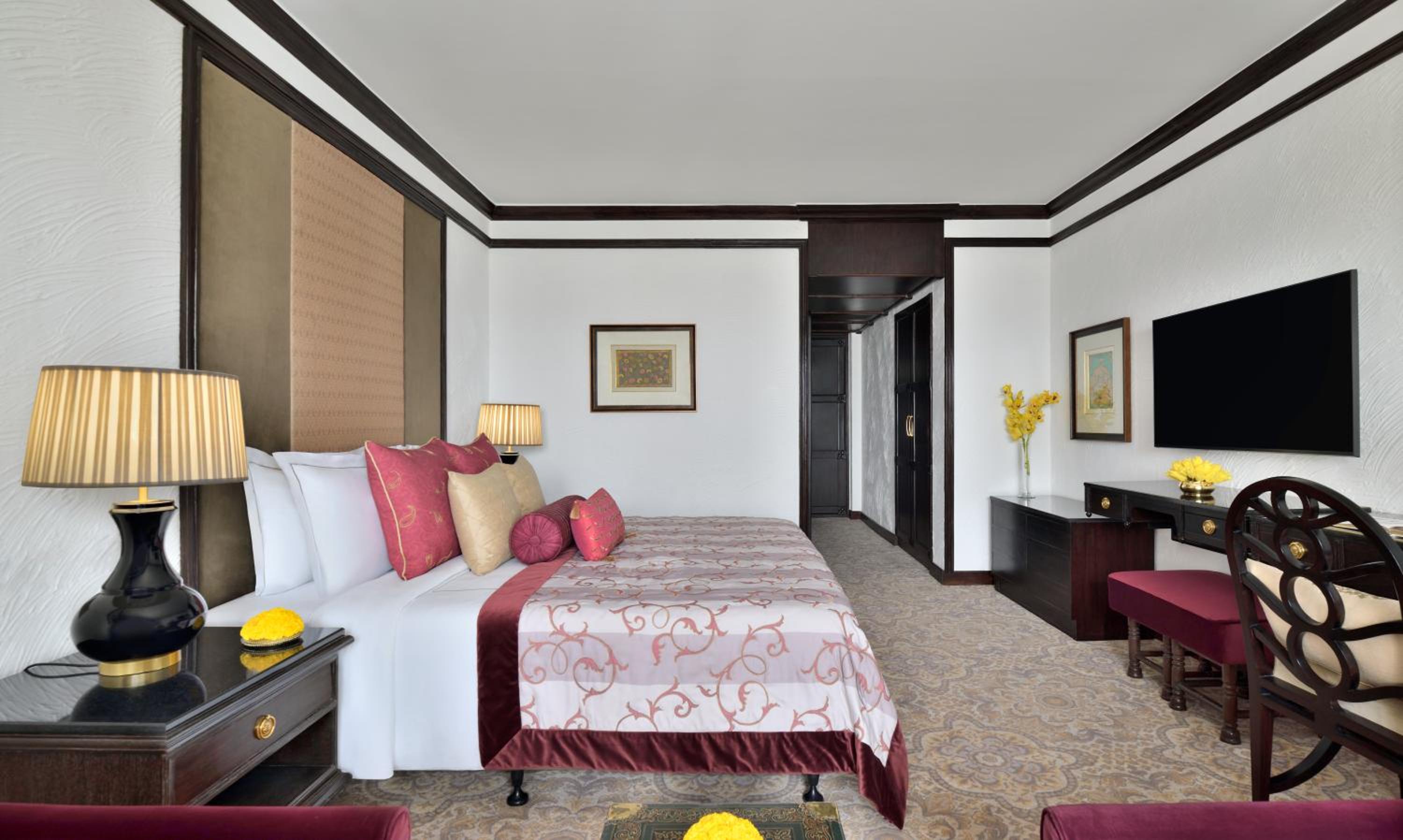 Signature Suite - Tanjore with one way airport transfer and access to club lounge thumbnail 6