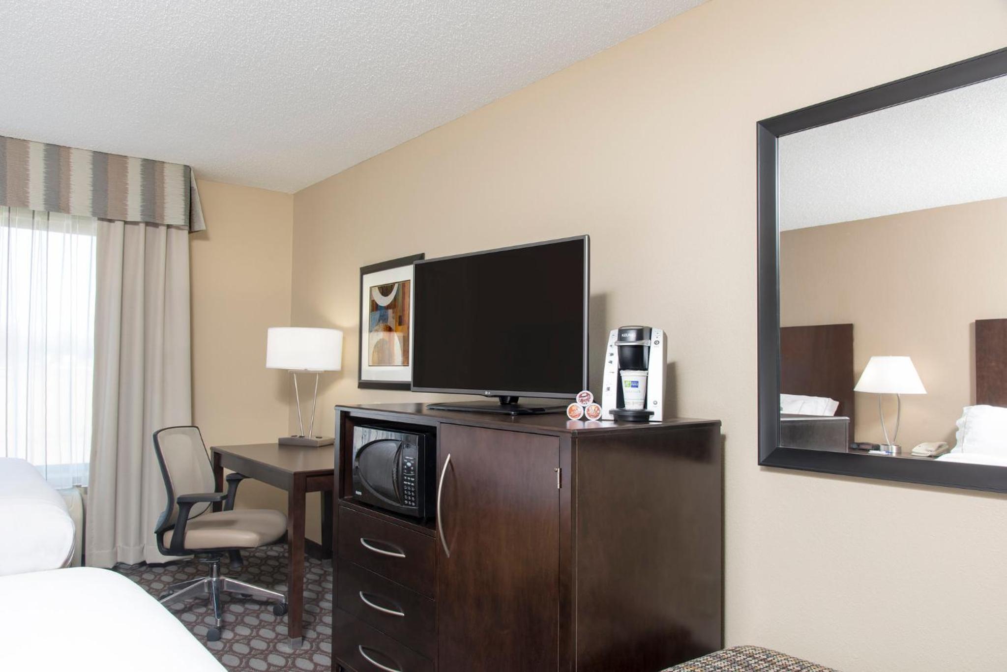 Standard Room with Two Queen Beds - Photo 1