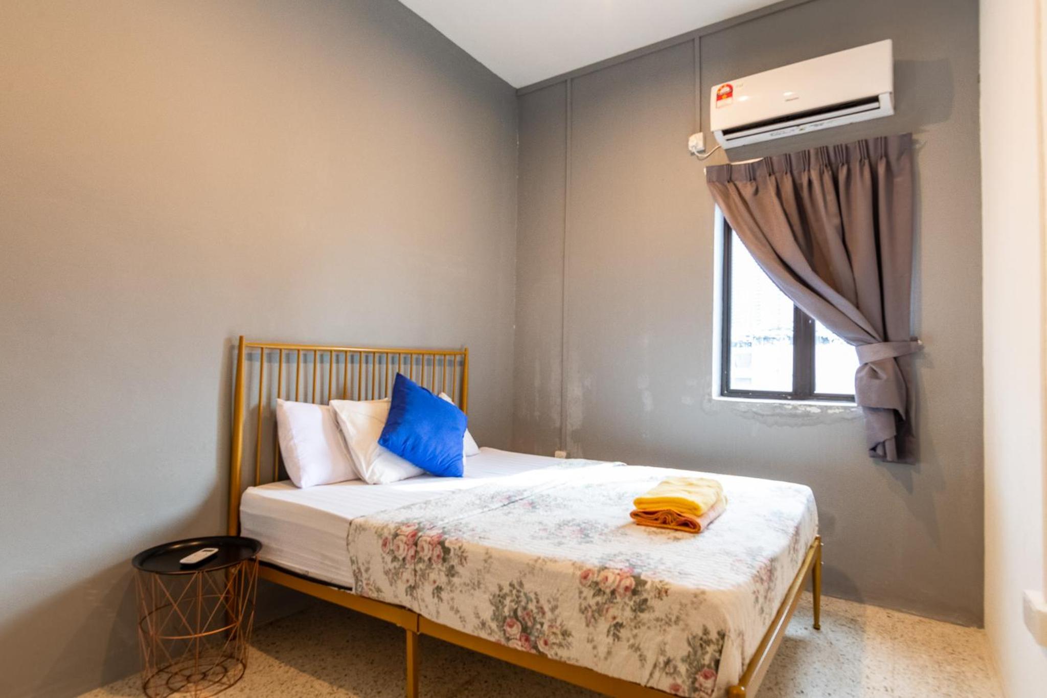 Queen Room with Shared Bathroom