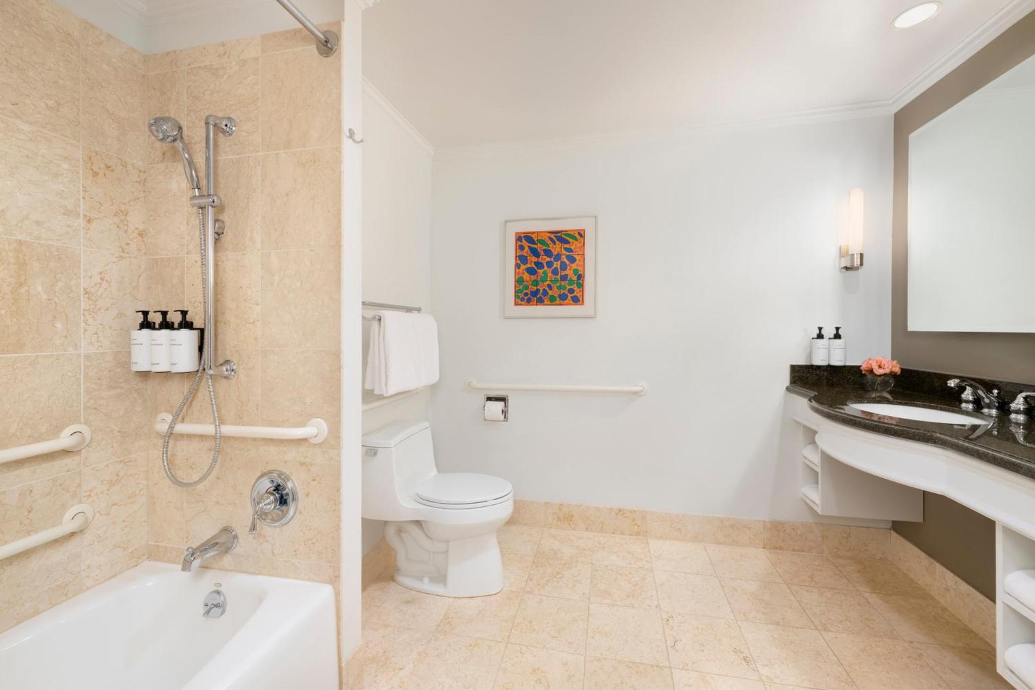 Classic King Room with Accessible Tub - Mobility Access - Photo 2