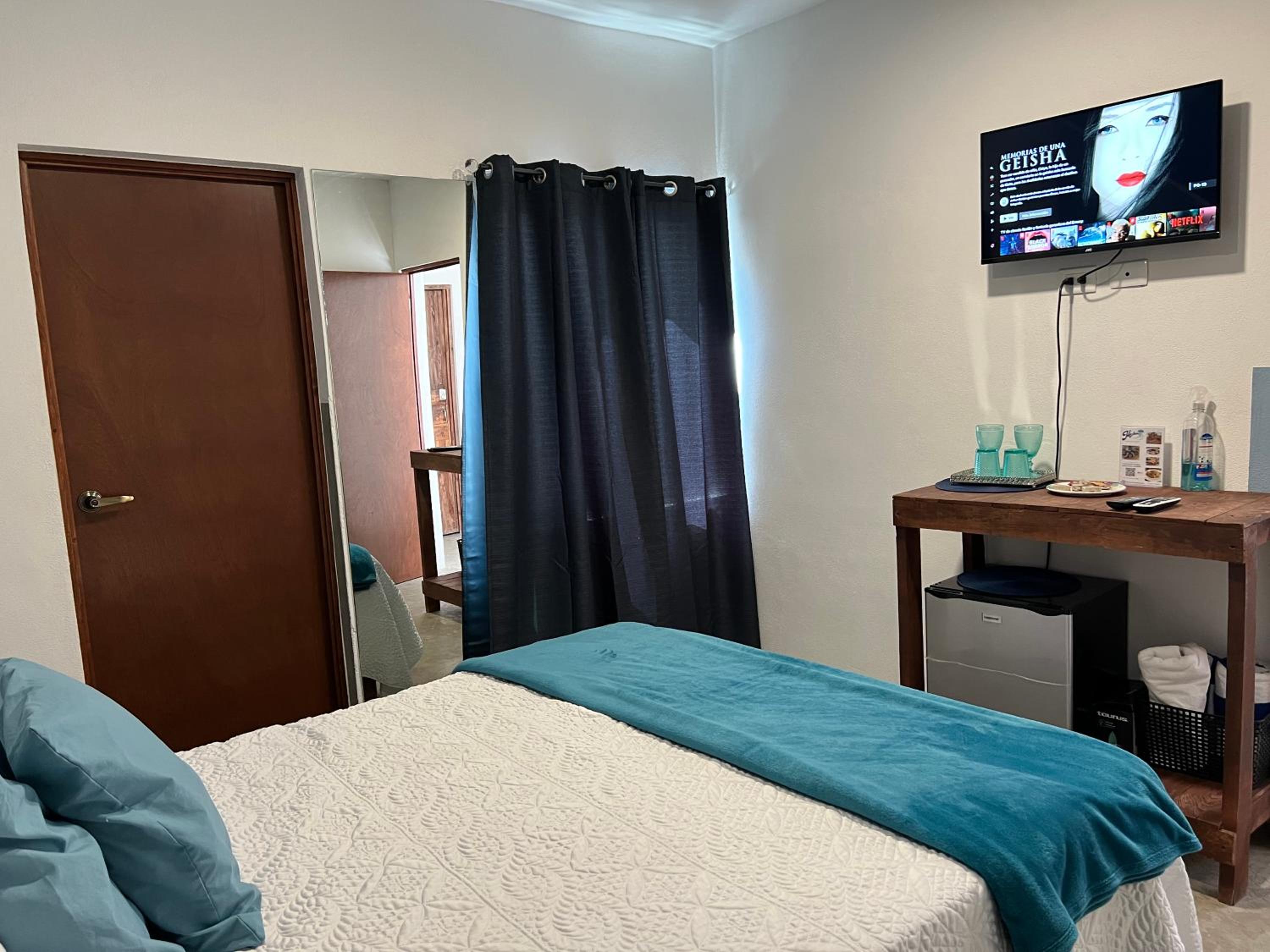 Double or Twin Room with Private Bathroom - Photo 2
