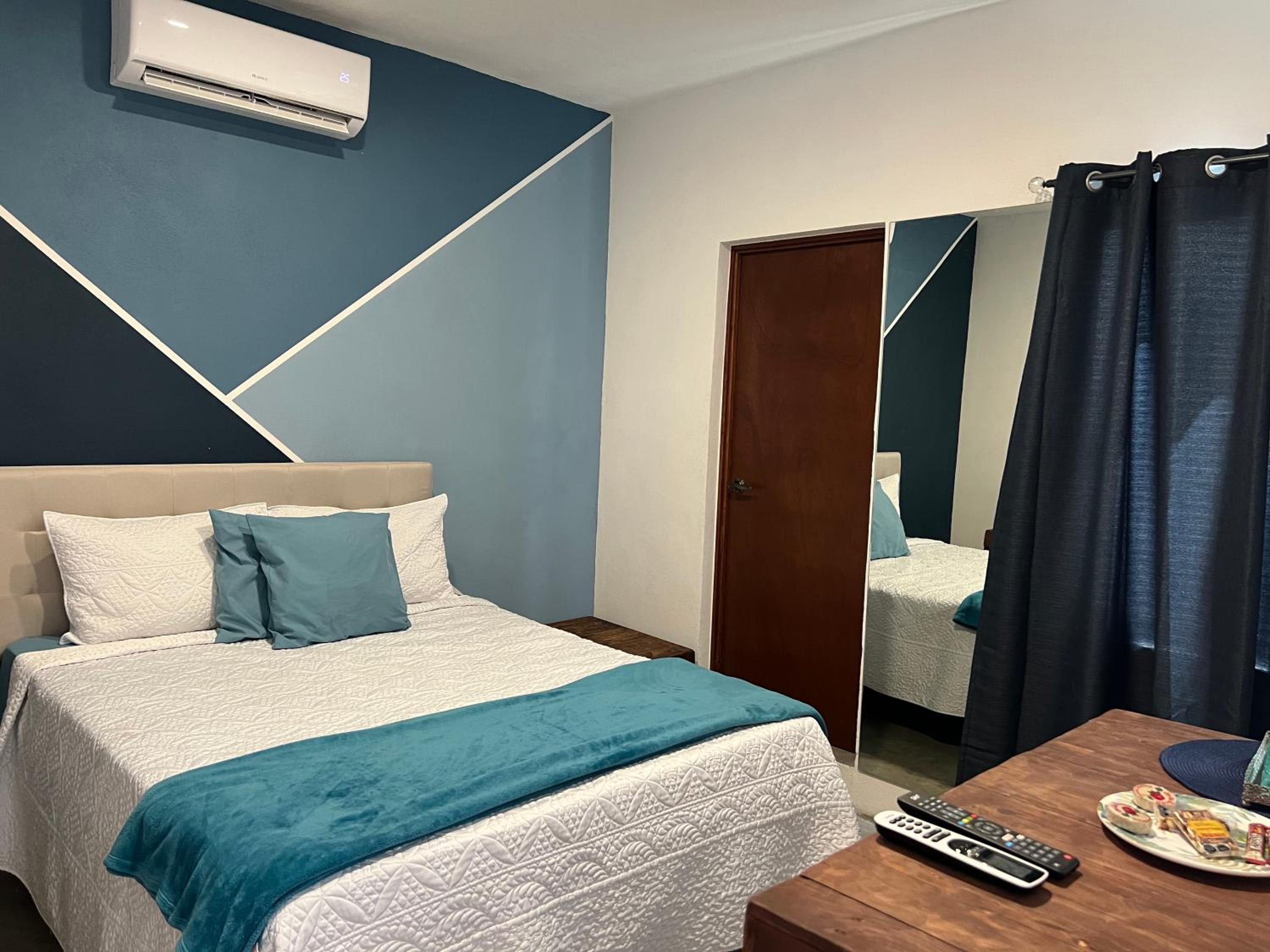 Double or Twin Room with Private Bathroom - Photo 10