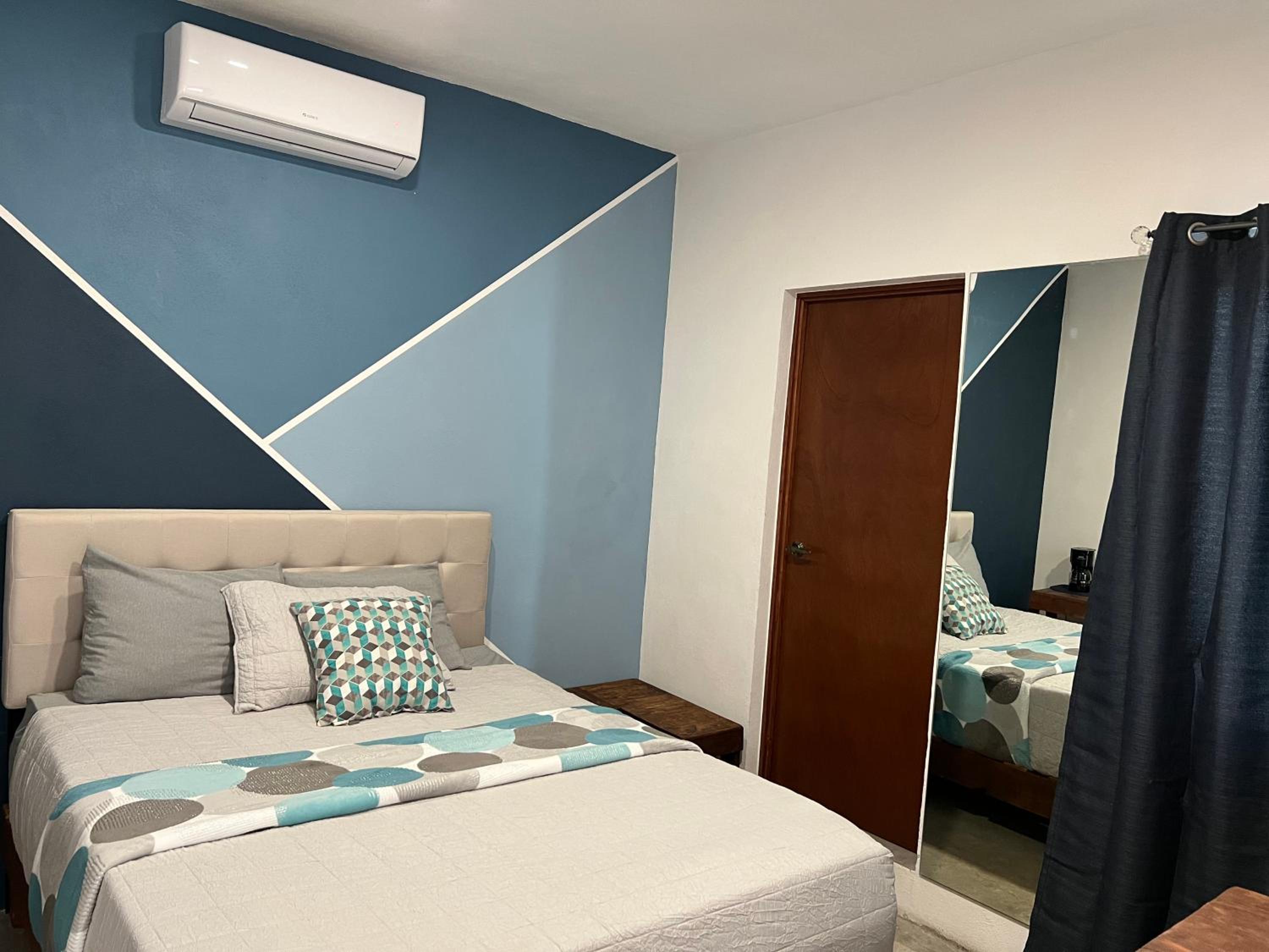 Double or Twin Room with Private Bathroom - Photo 8