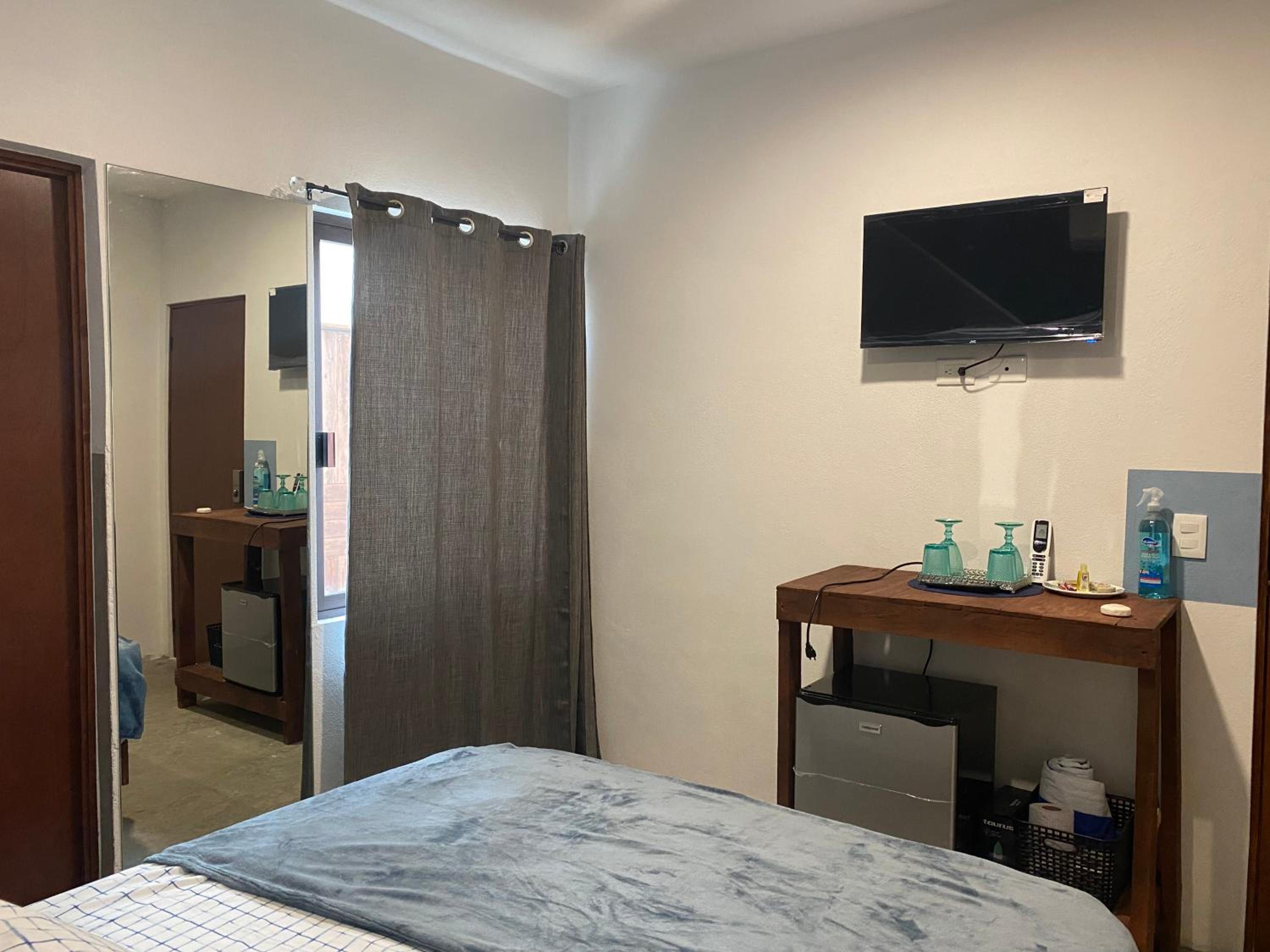 Double or Twin Room with Private Bathroom - Photo 9