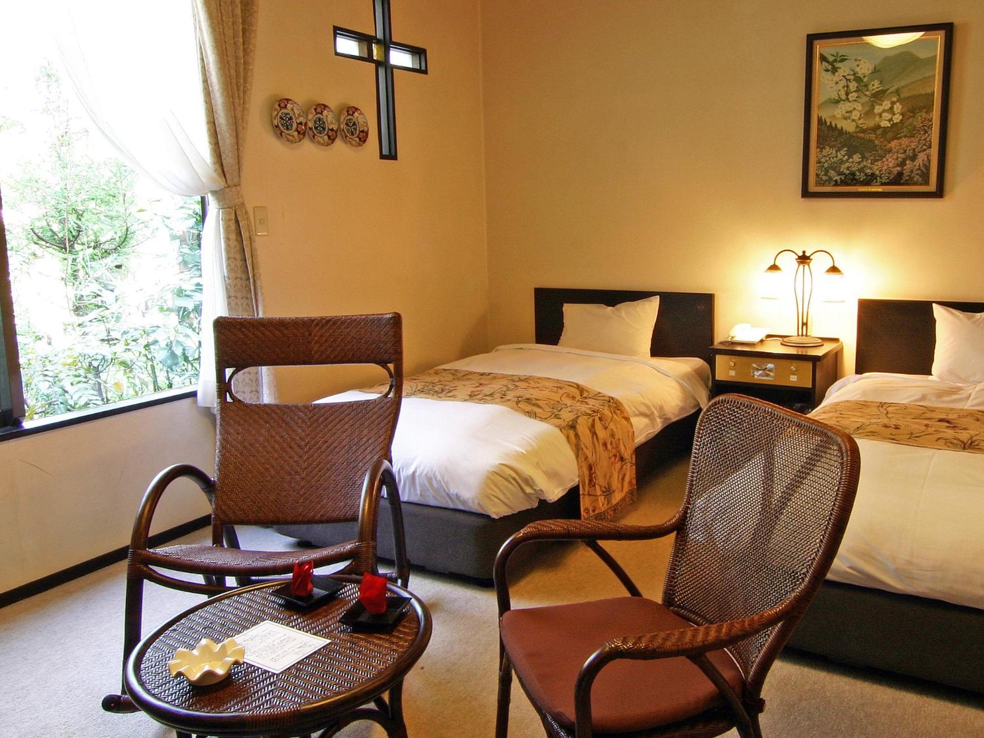 Twin Room B with Toilet - Non-Smoking - Adult Only photo 1