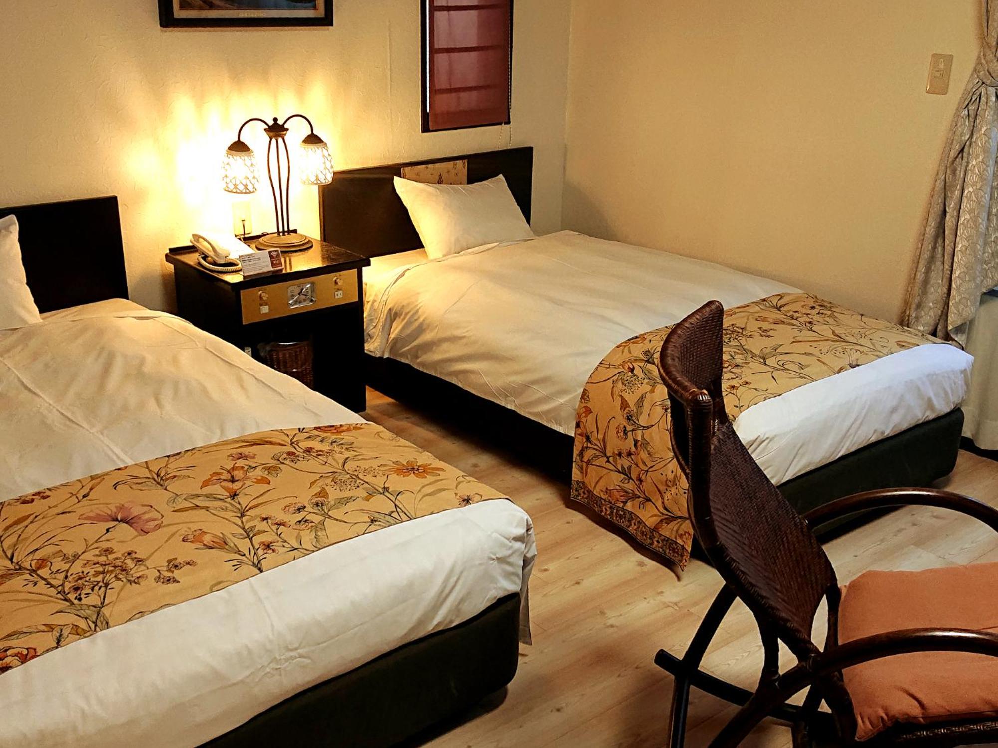 Twin Room B with Toilet - Non-Smoking - Adult Only photo 2