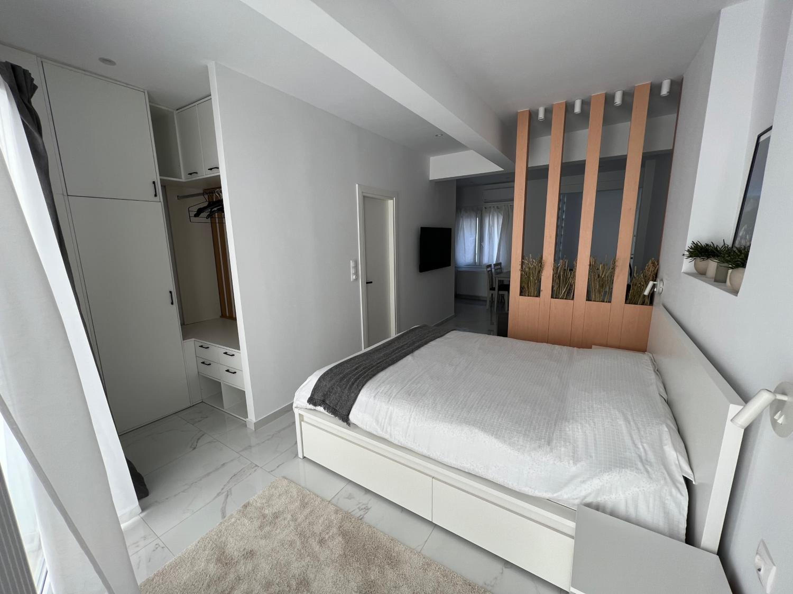 One-Bedroom Apartment photo 2