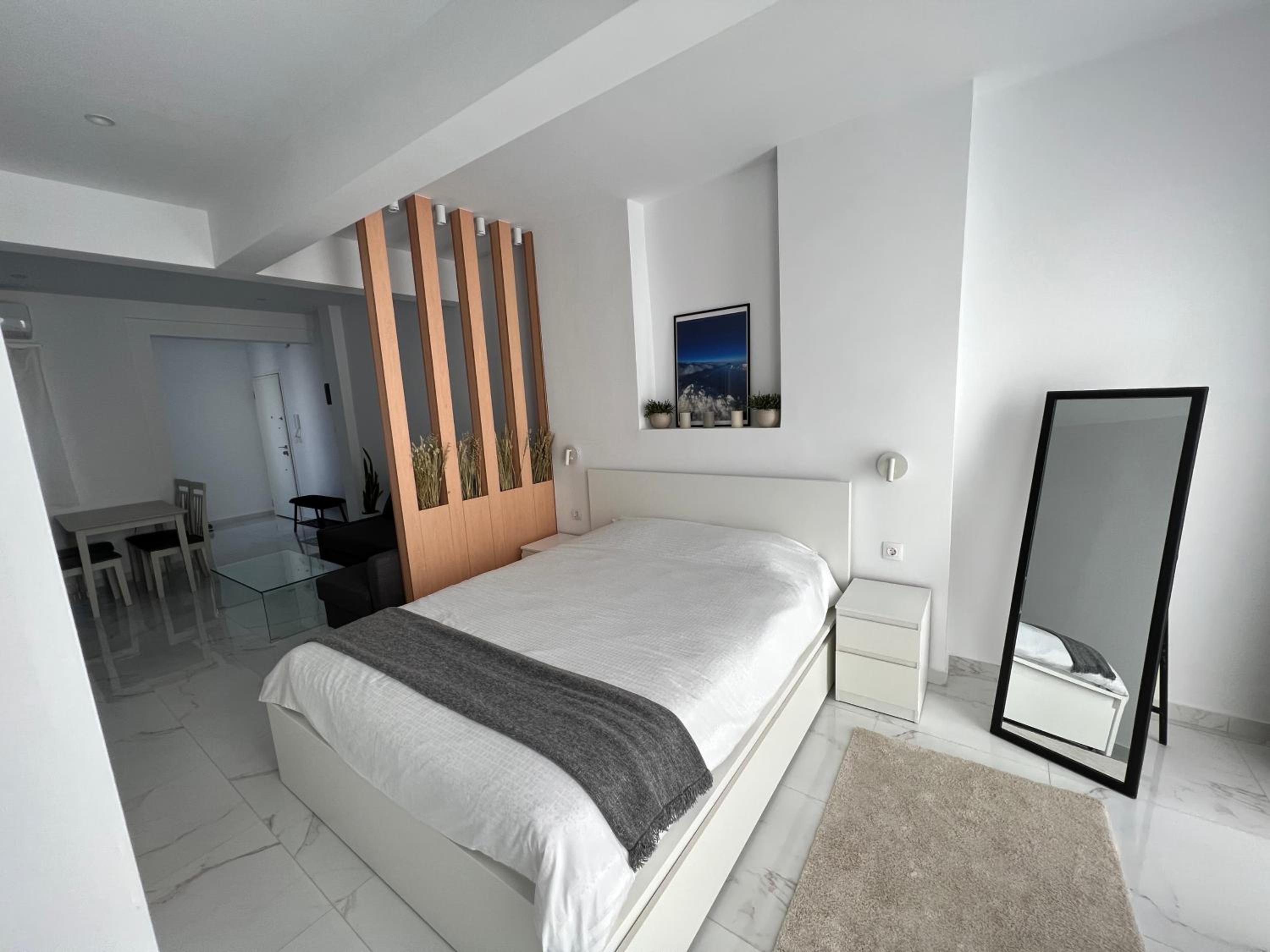 One-Bedroom Apartment photo 1