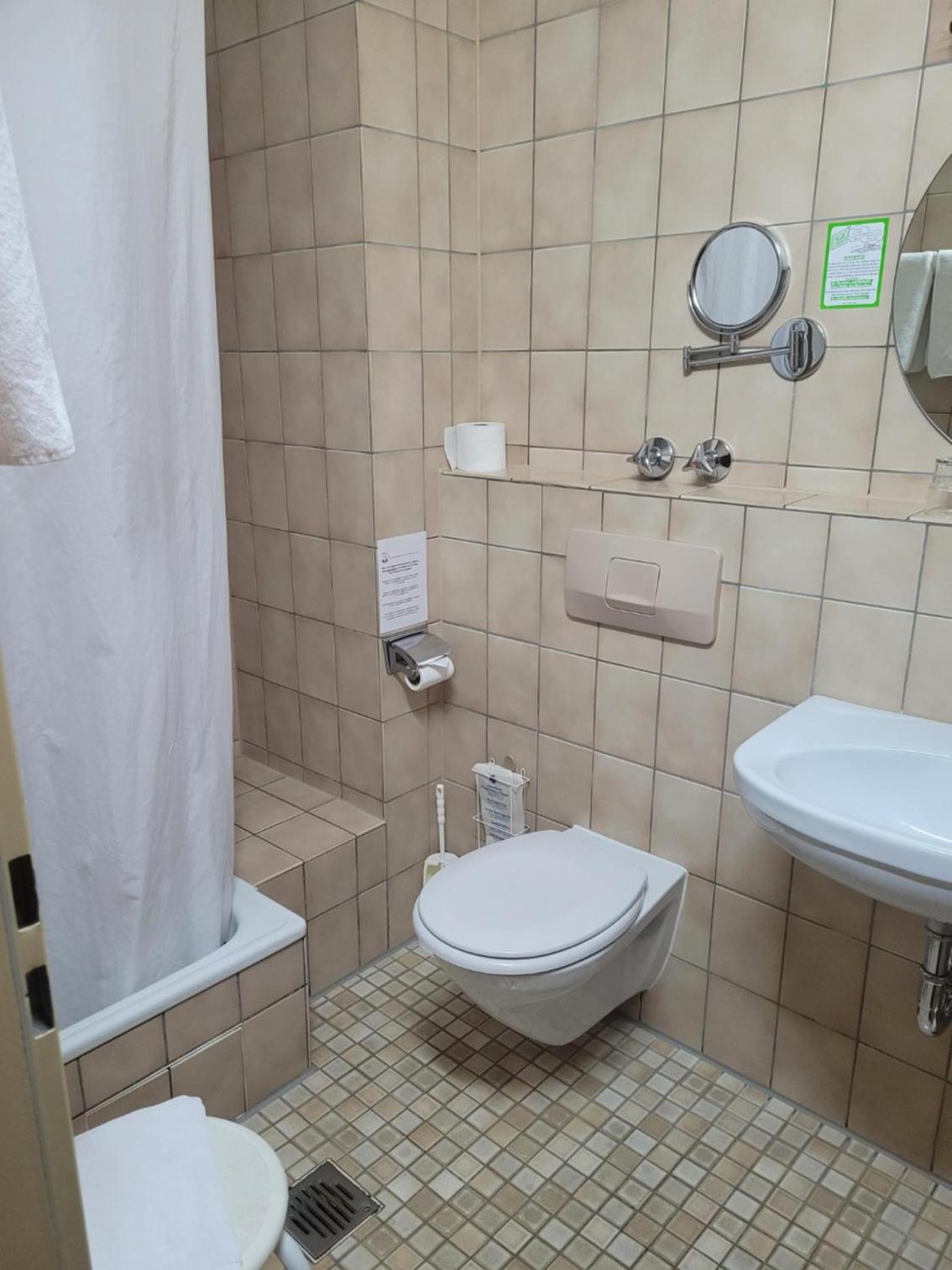 Double Room - Photo 9