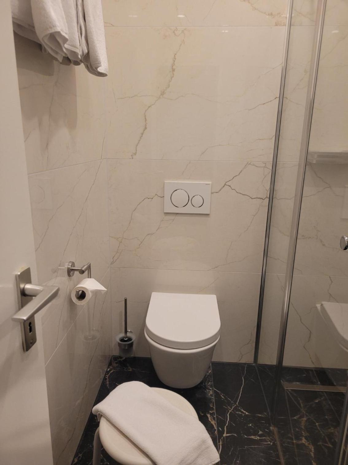 Double Room - Photo 3