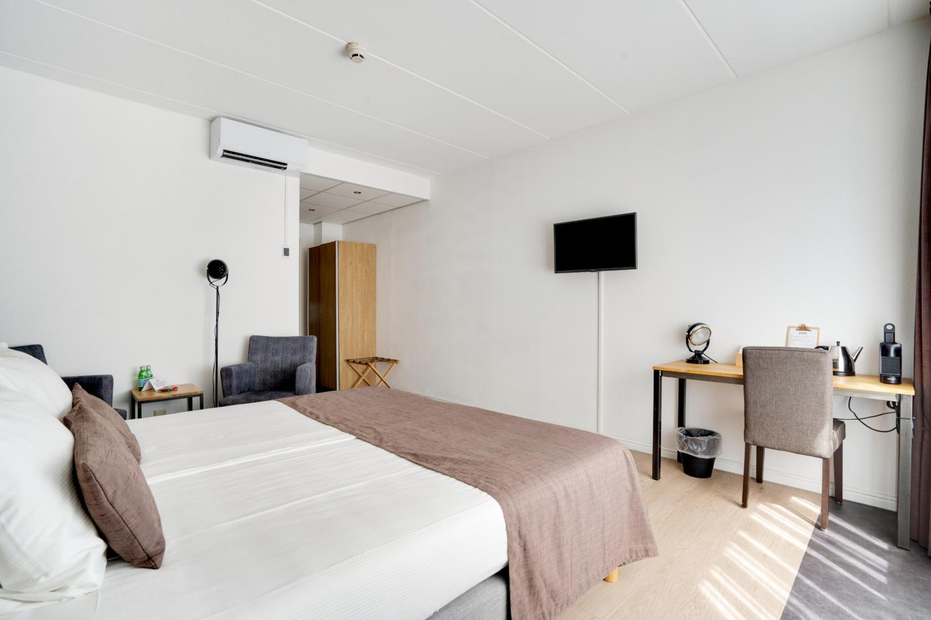 Comfort Double Room with Shower - Photo 1