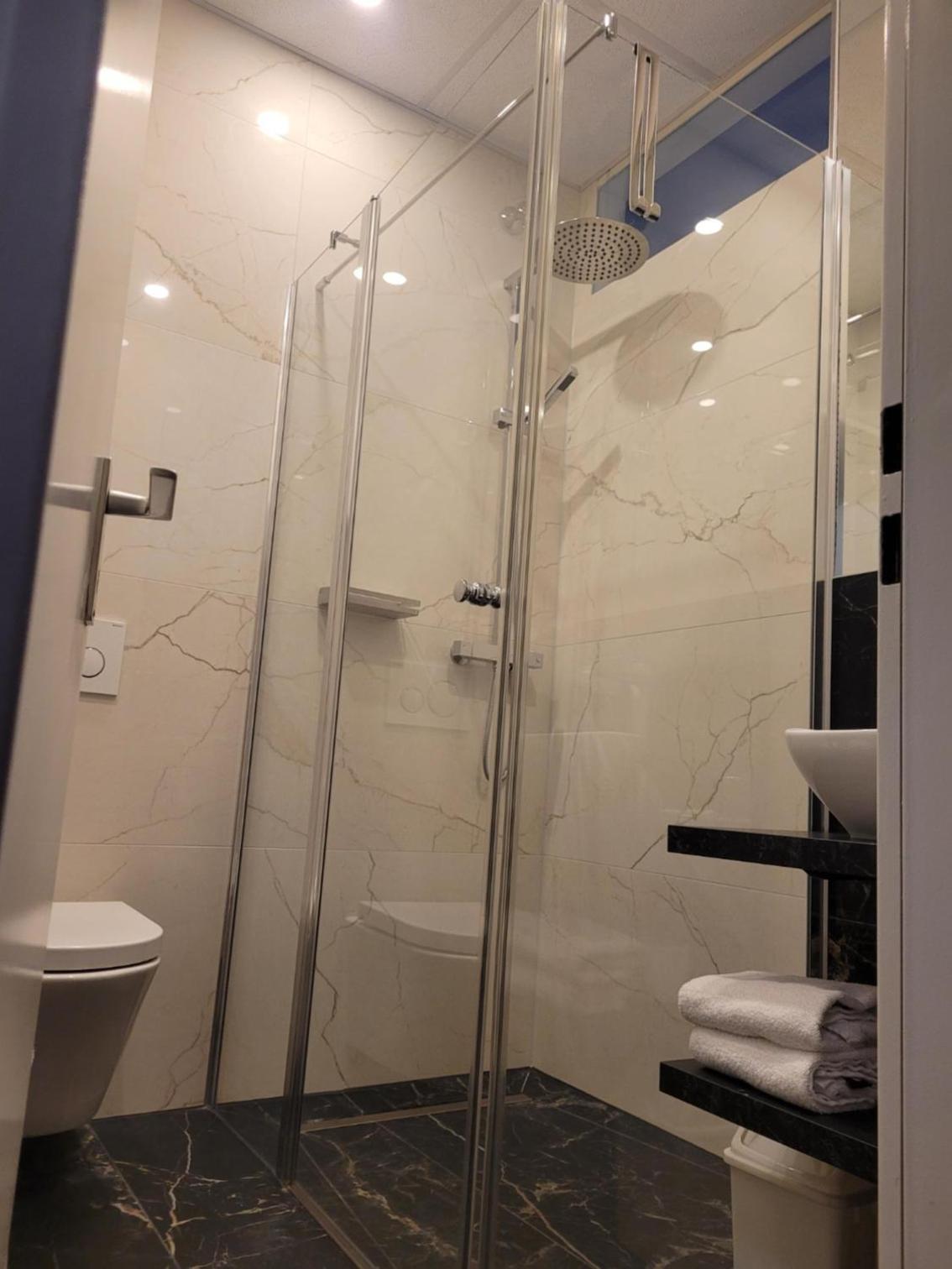 Double Room - Photo 6