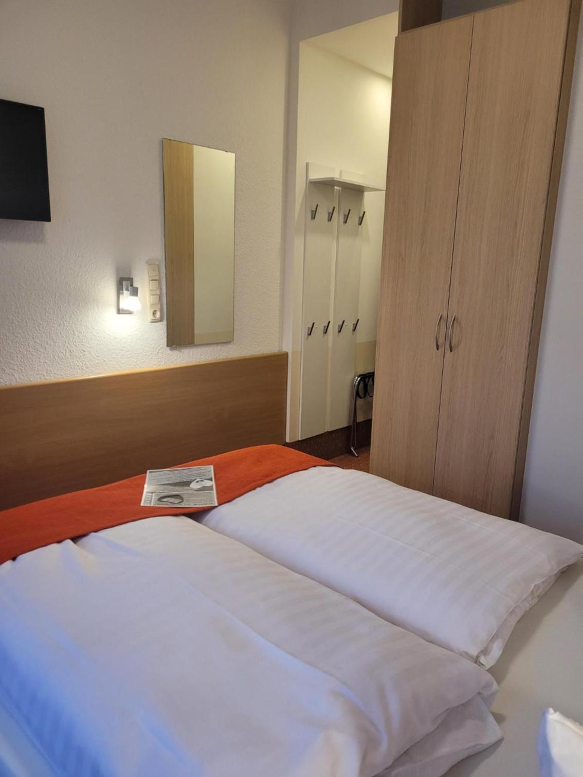 Double Room - Photo 8