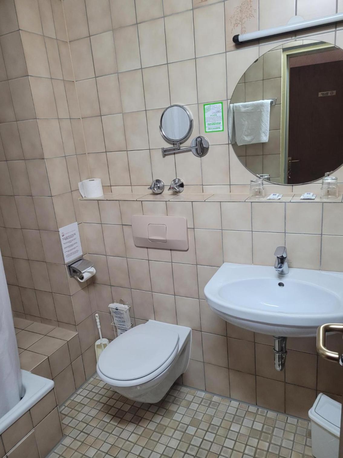 Double Room - Photo 7