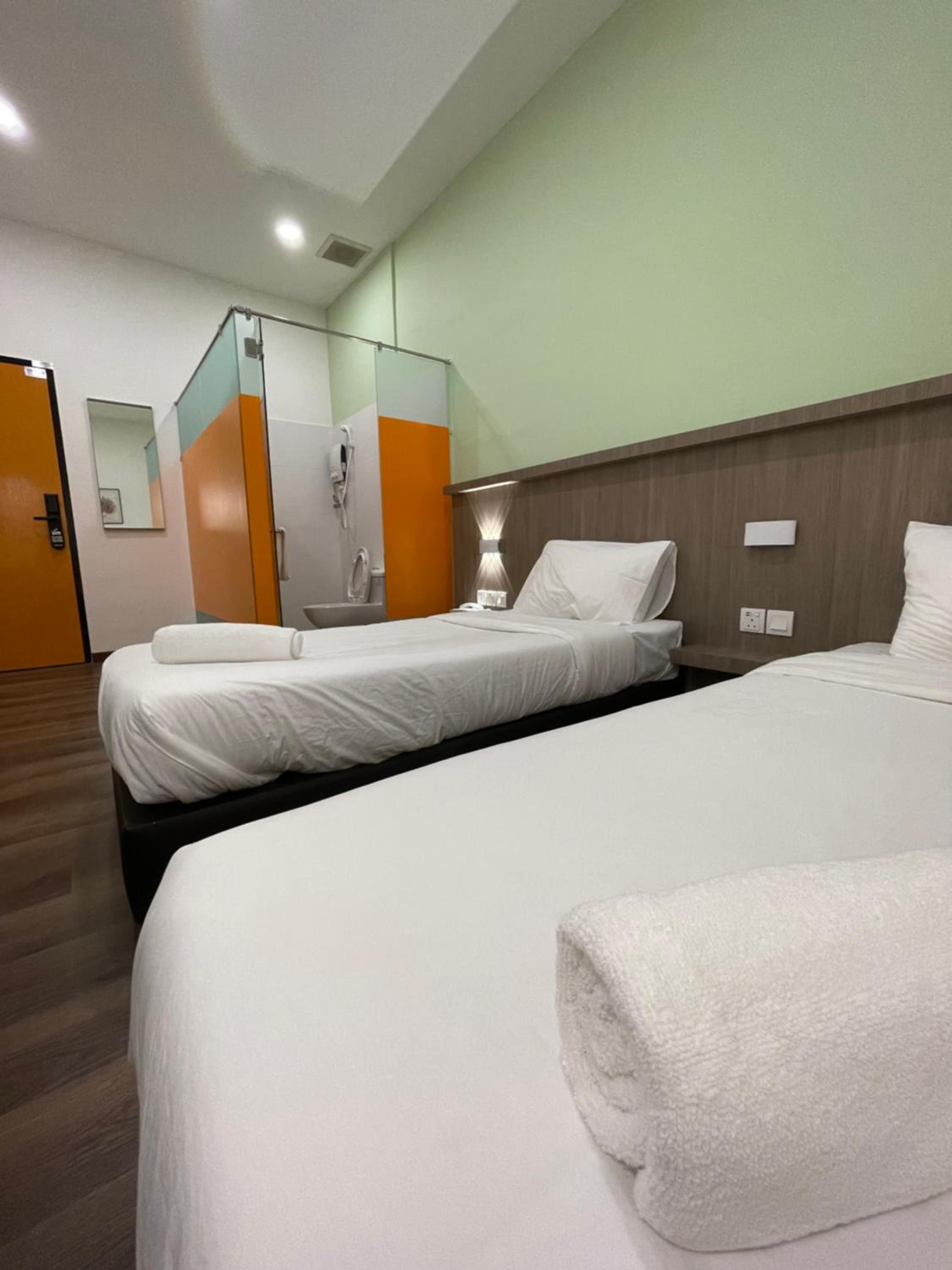 Standard Twin Room - Photo 1