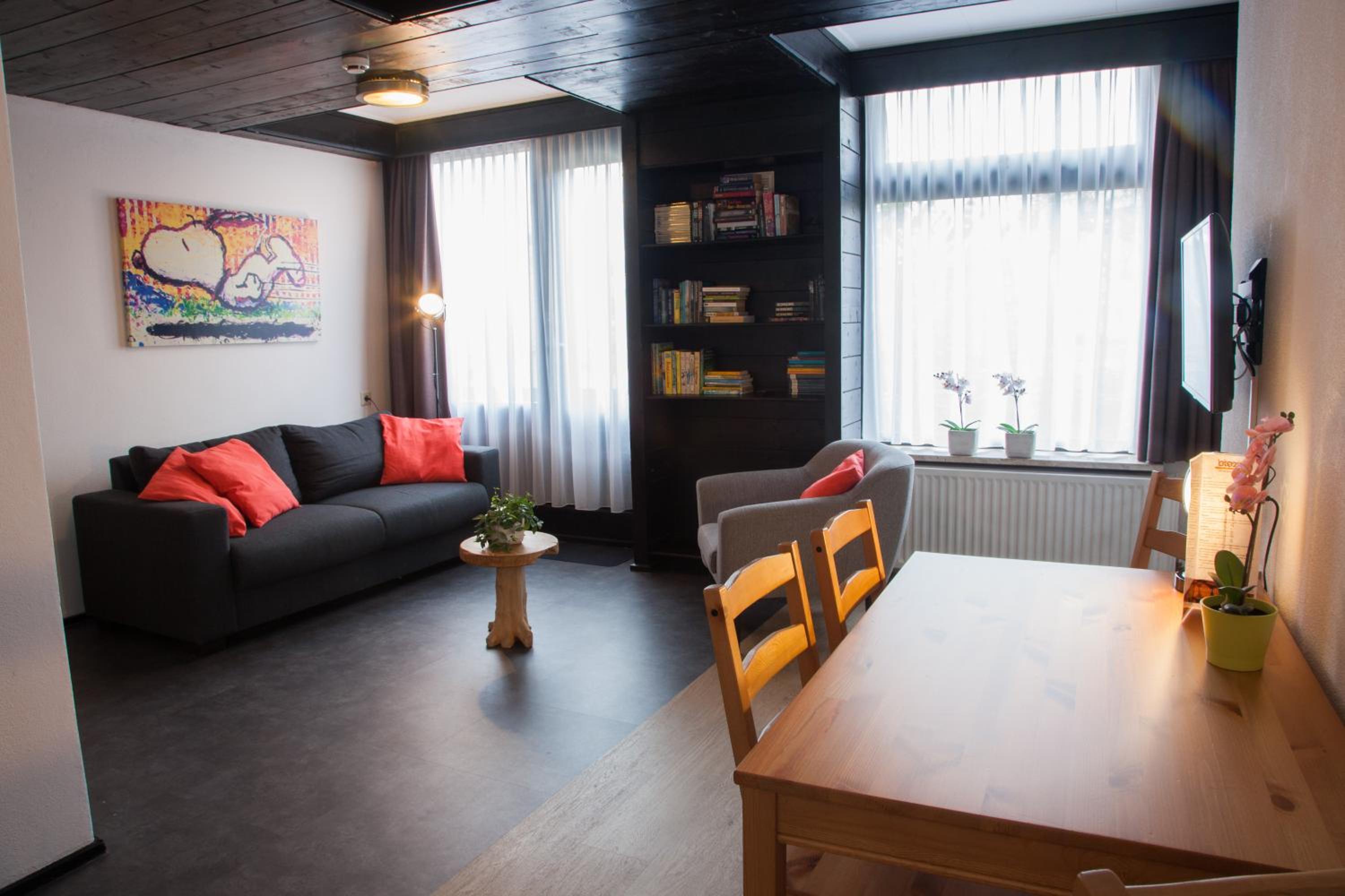 Family Room photo 3