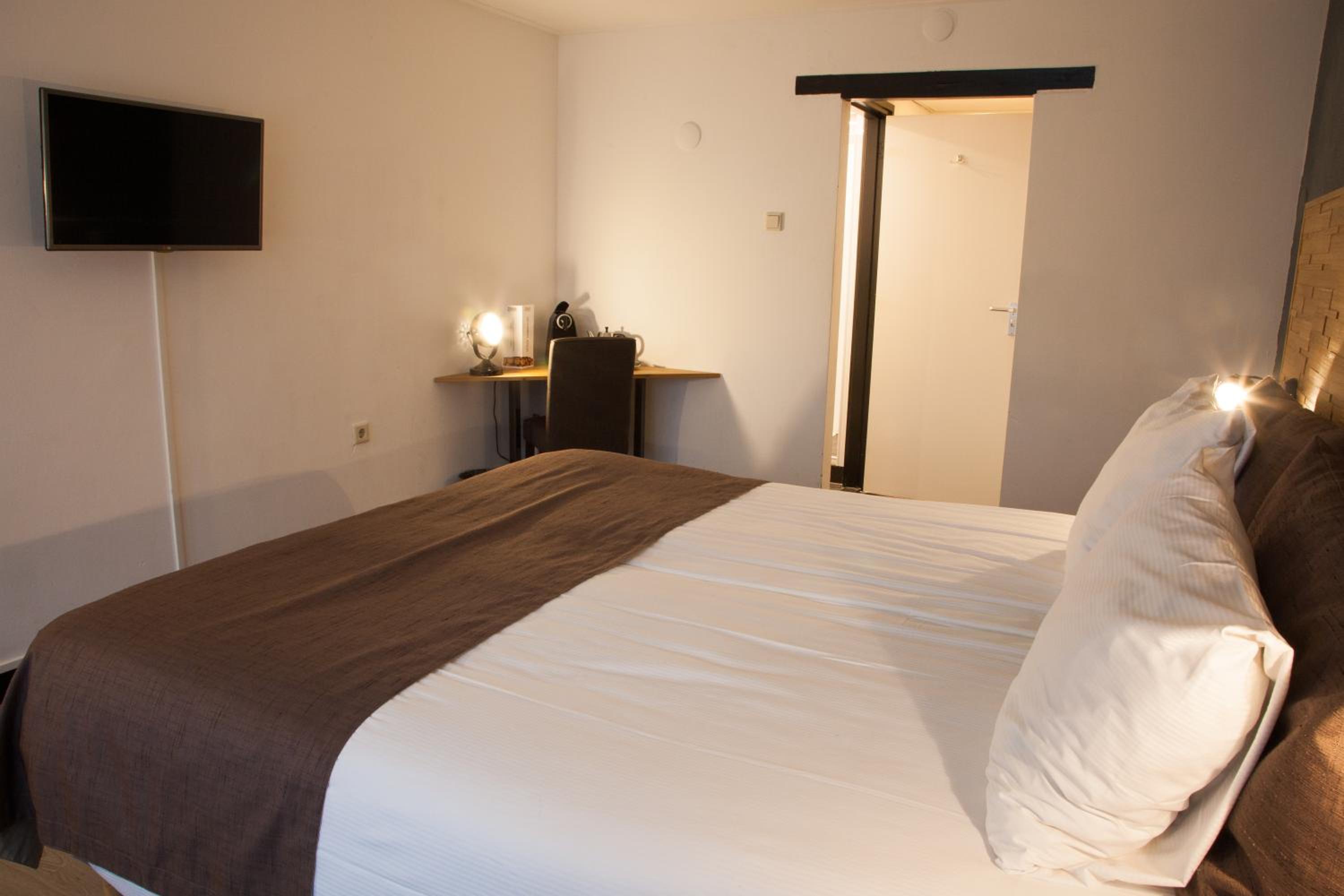 Double Room - Photo 2
