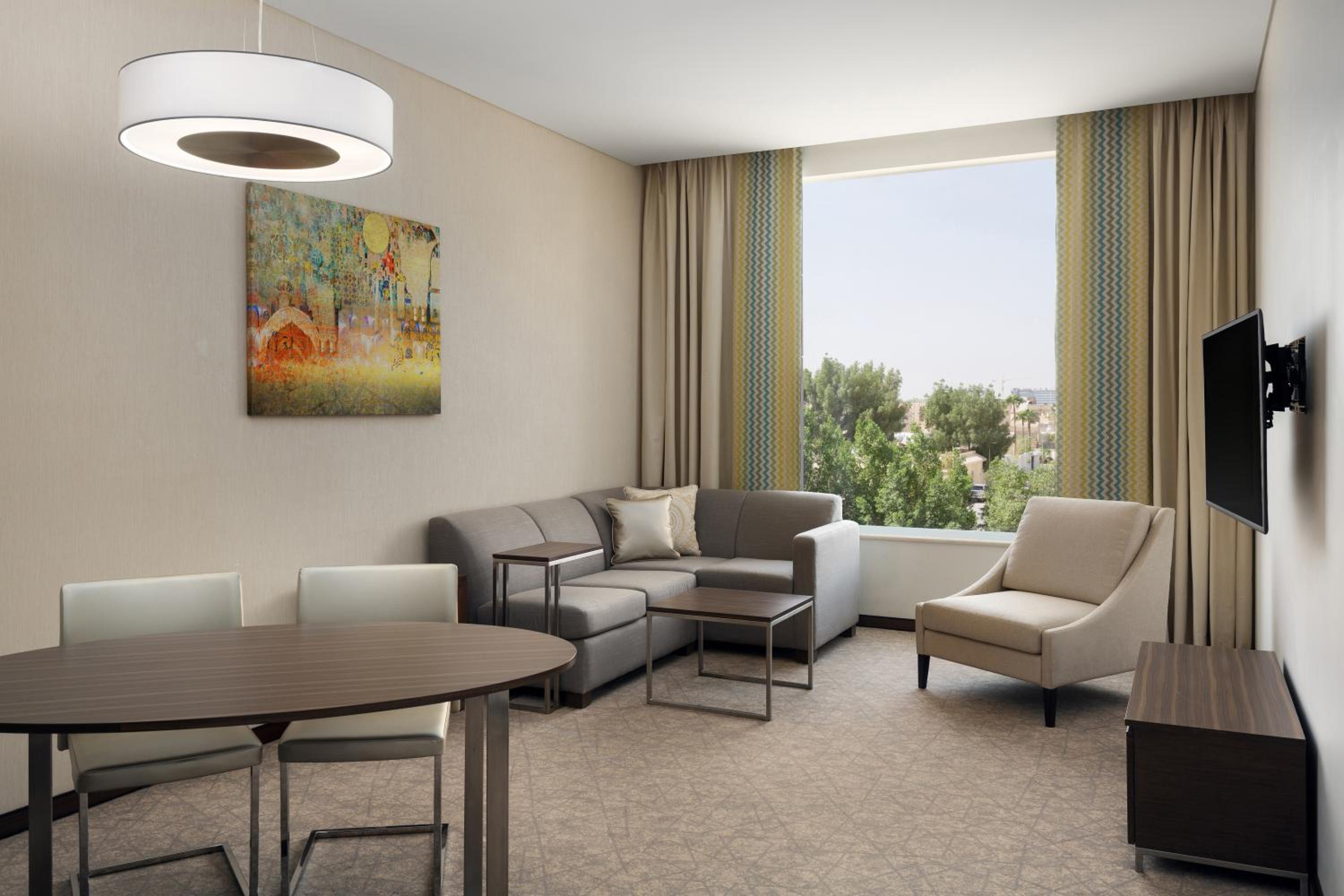 One-Bedroom Suite - Photo 8