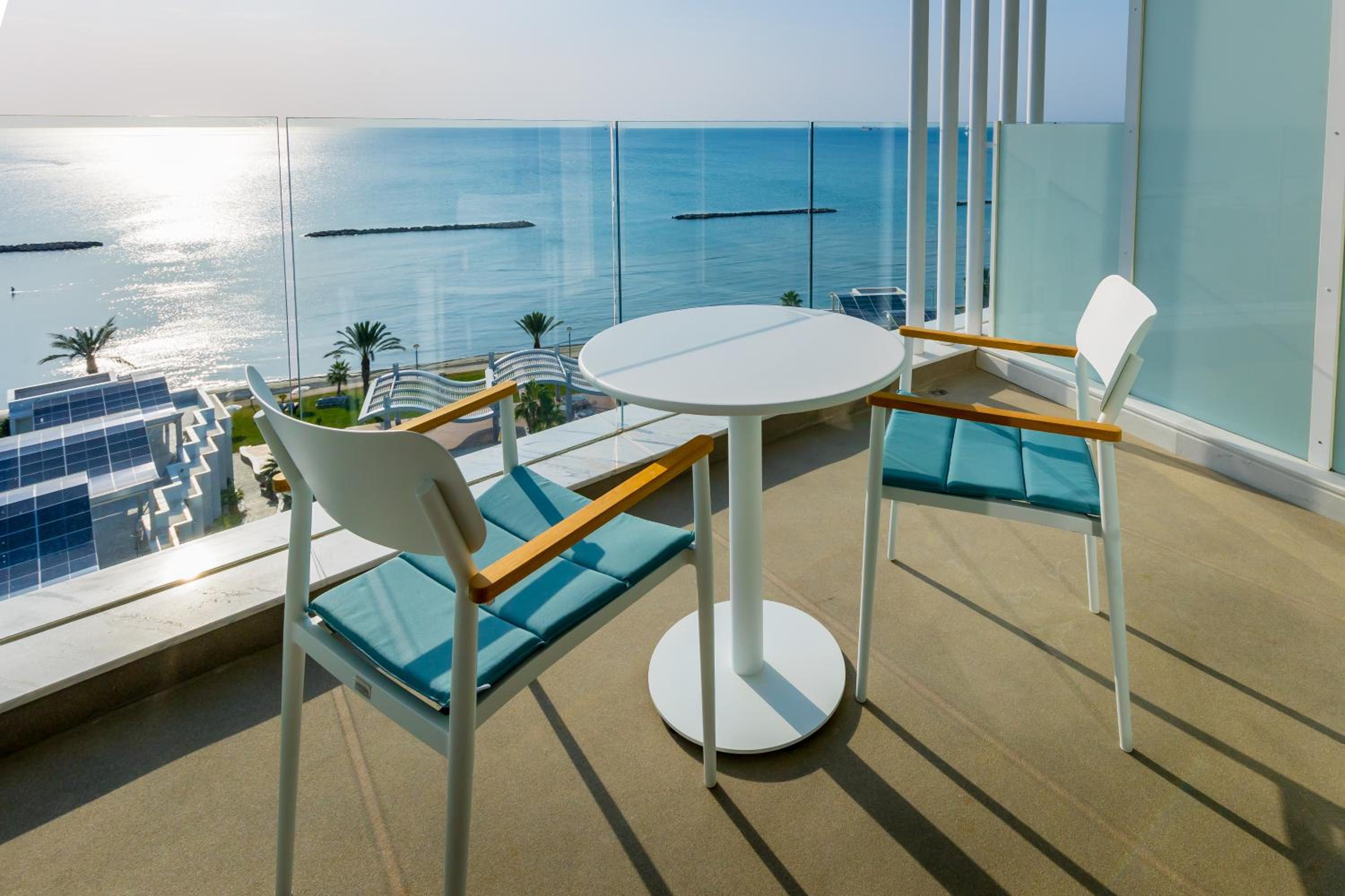 Superior Room with Balcony and Sea View - Photo 8