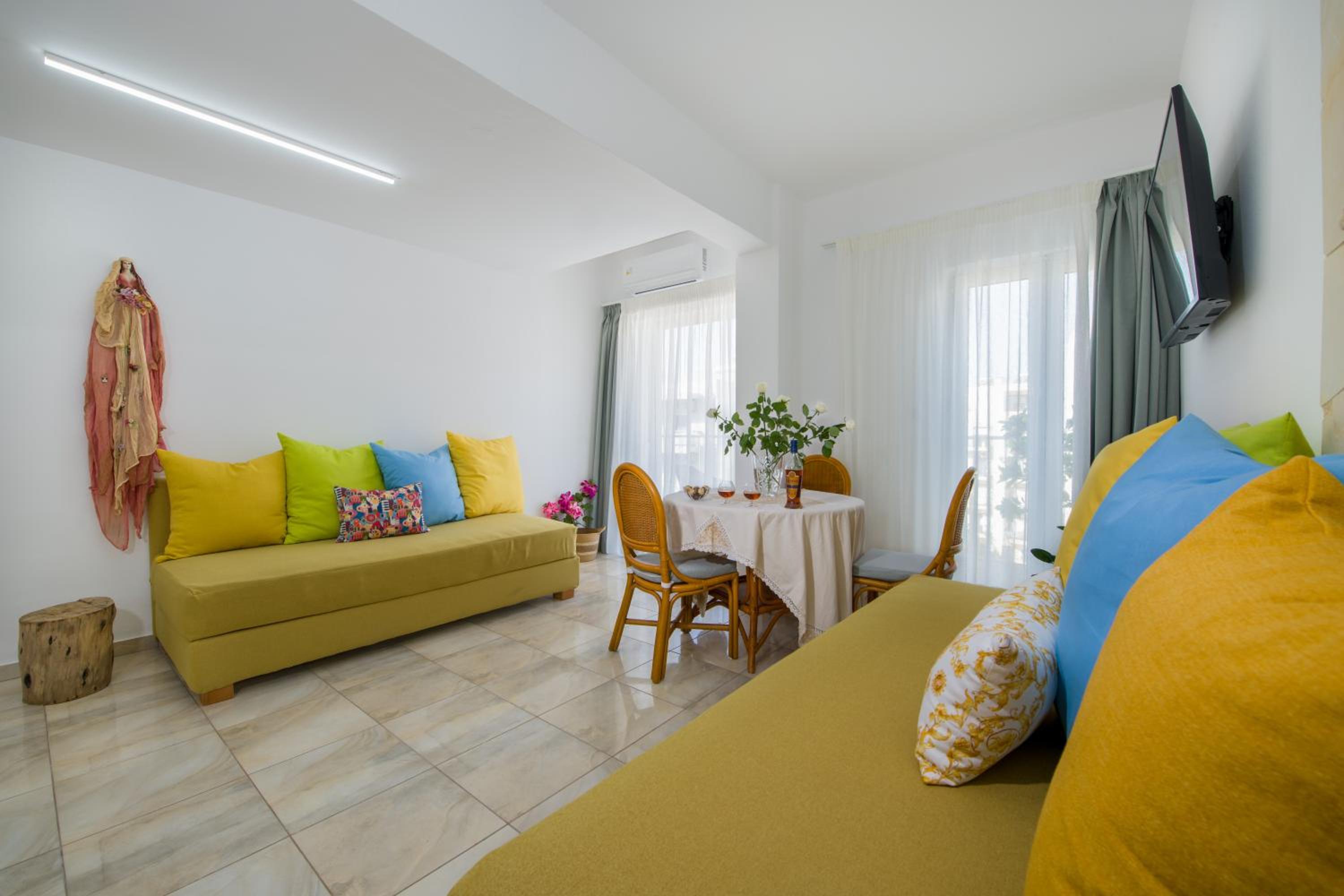 One-Bedroom Suite photo 1