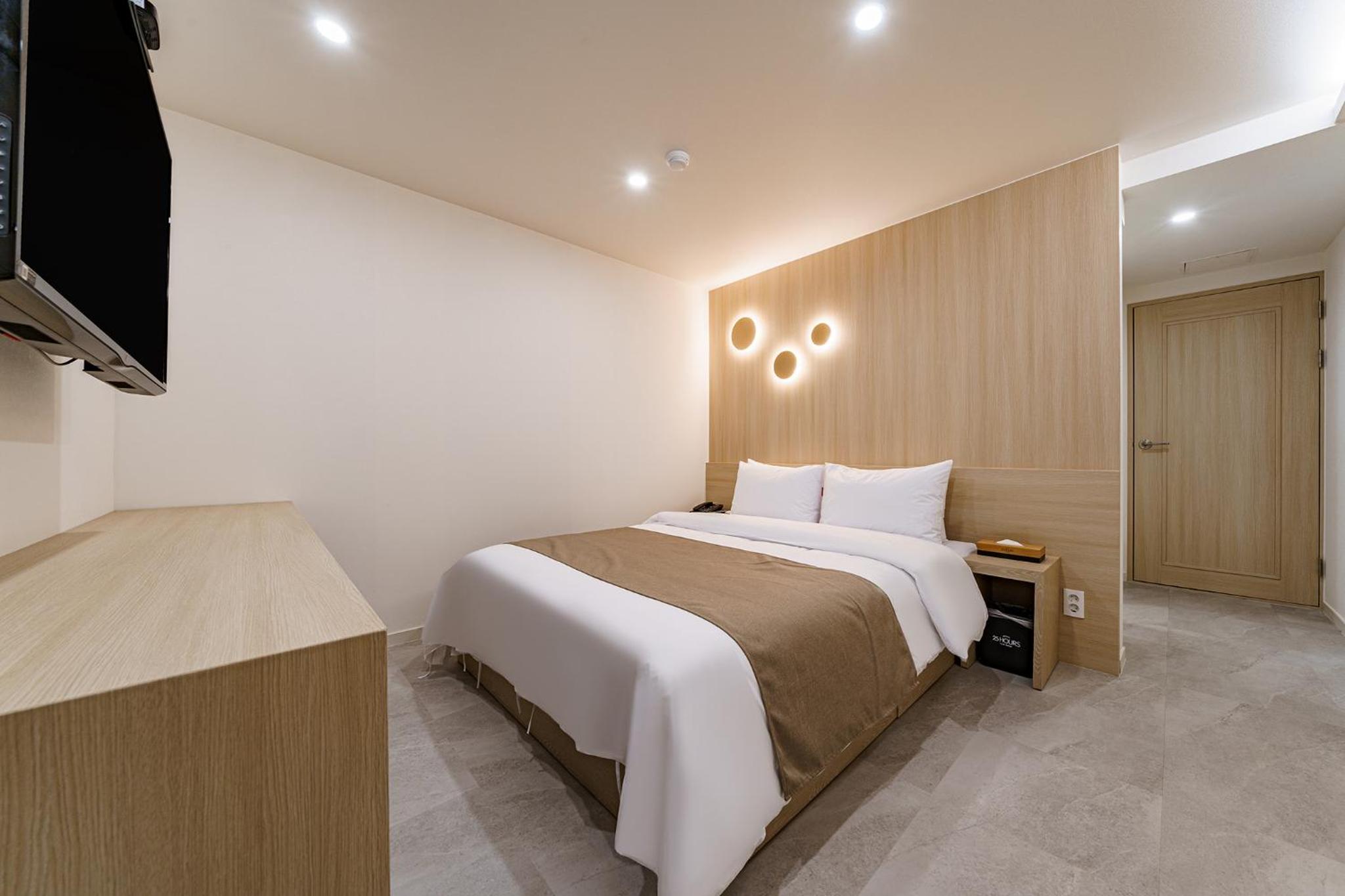 Deluxe Double Room - Photo 12