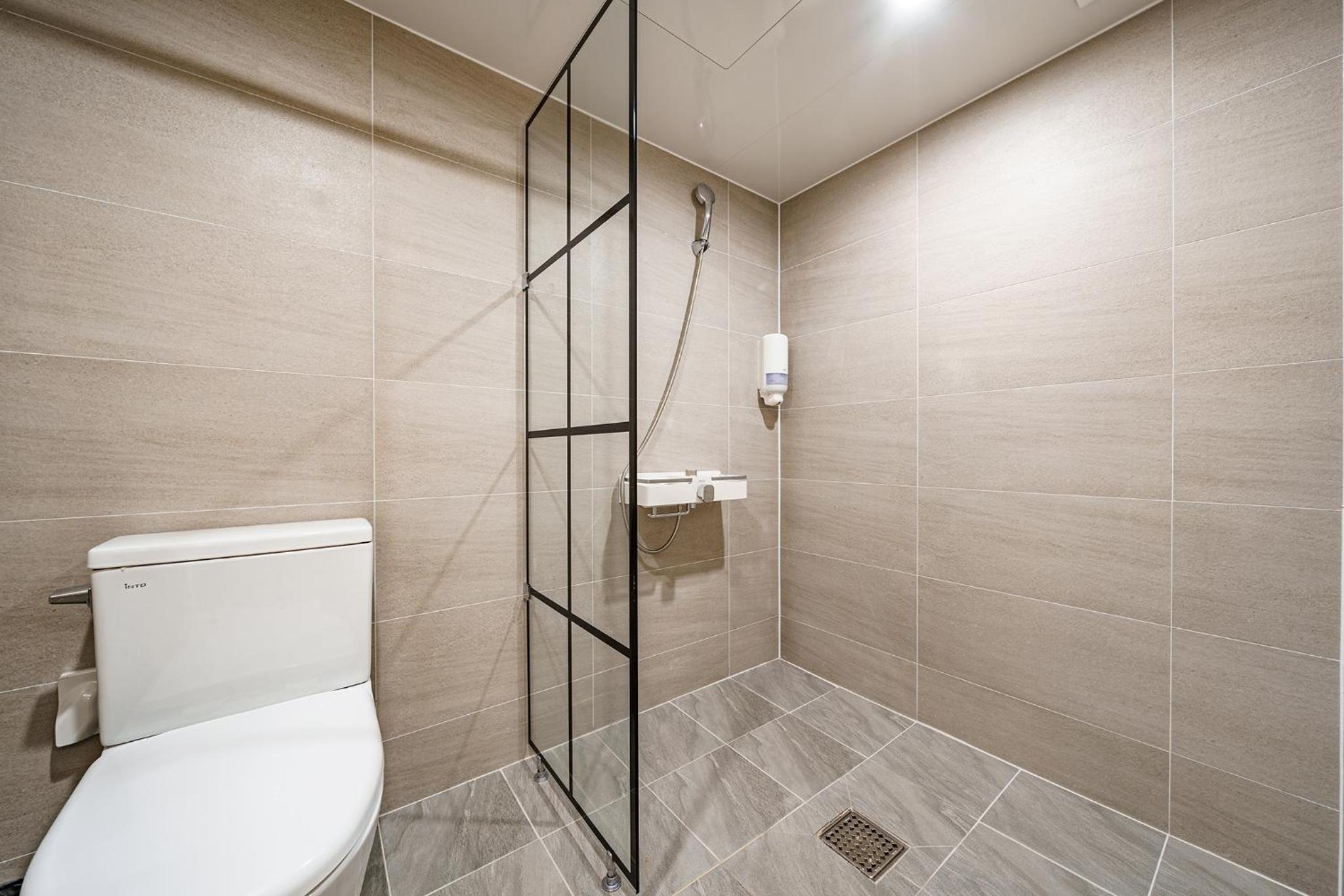 Deluxe Double Room - Photo 13