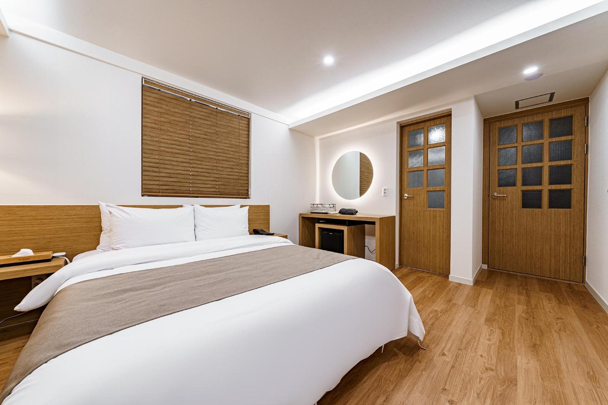 Deluxe Double Room - Photo 15