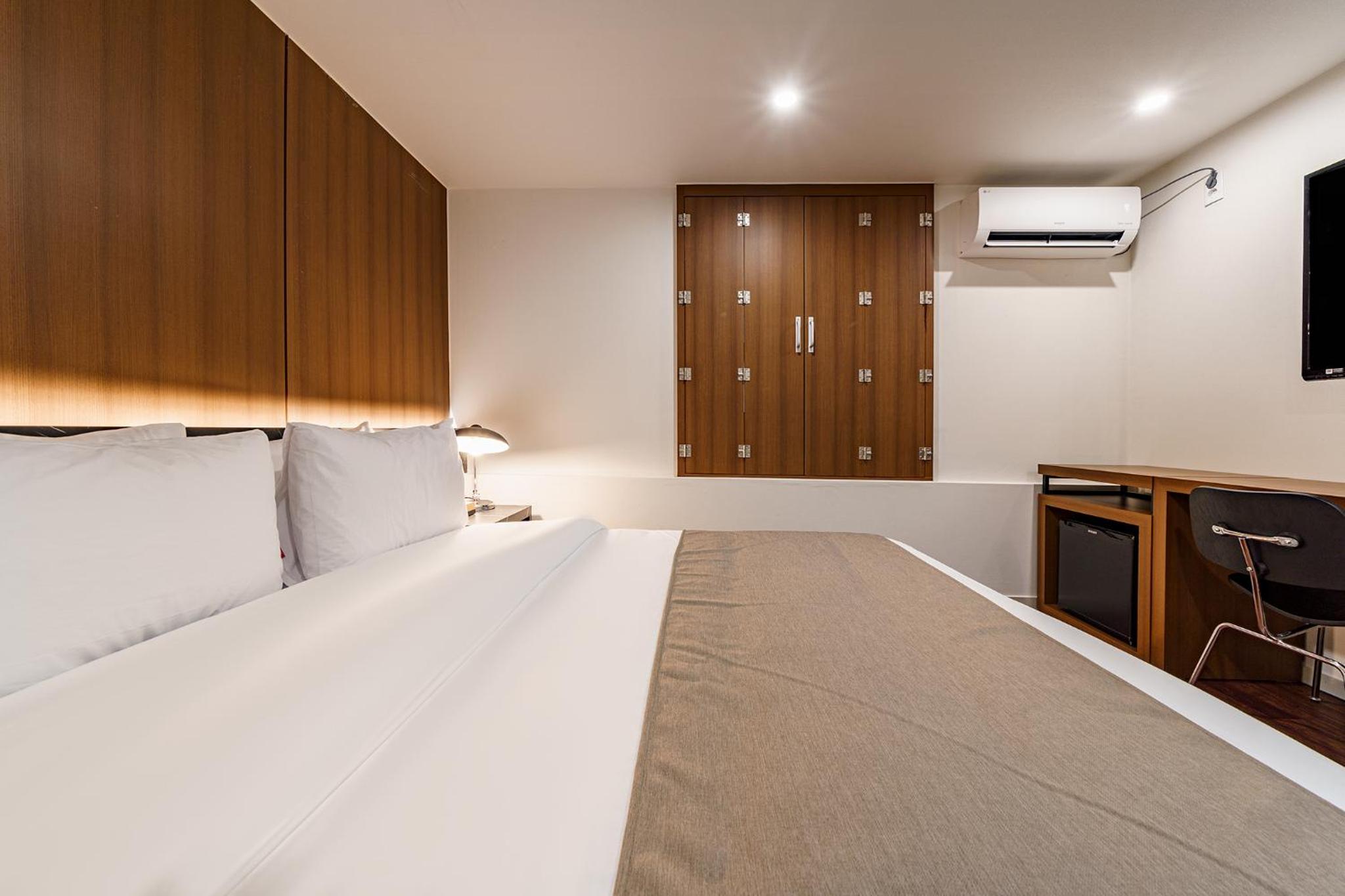 Deluxe Double Room - Photo 19