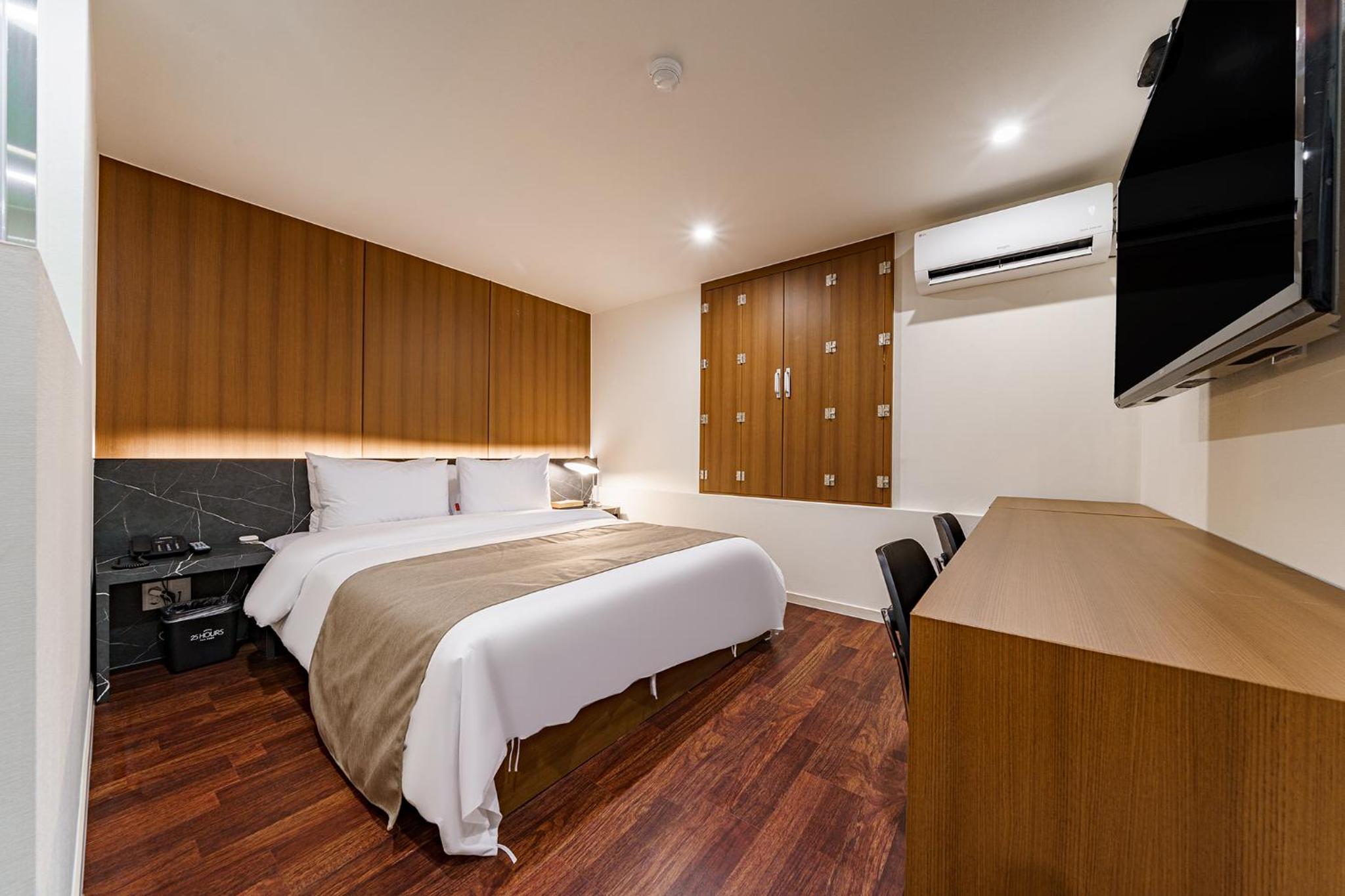 Deluxe Double Room - Photo 20