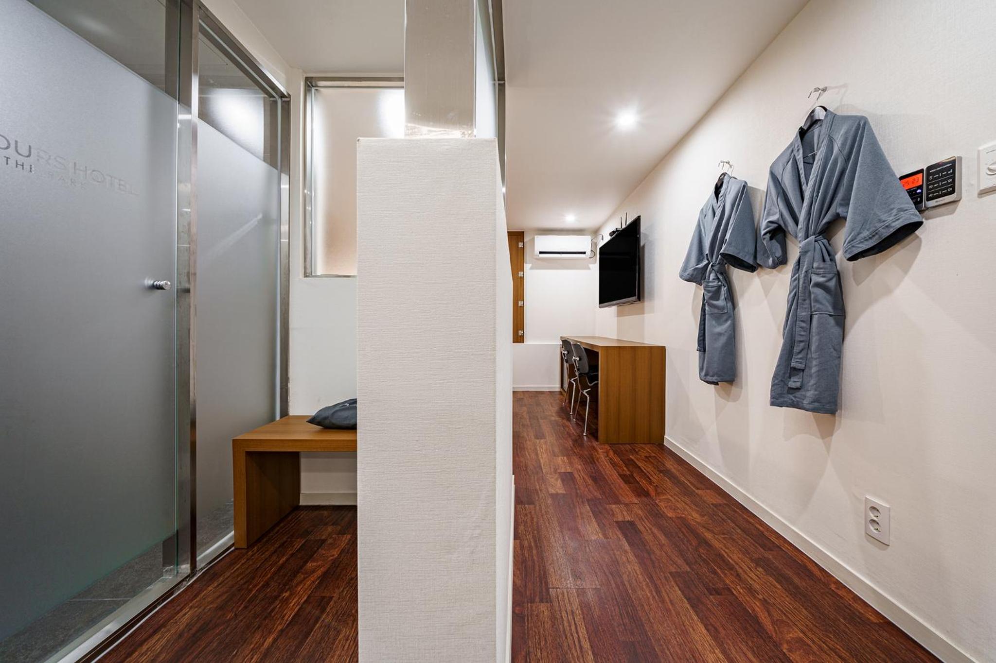Deluxe Double Room - Photo 22