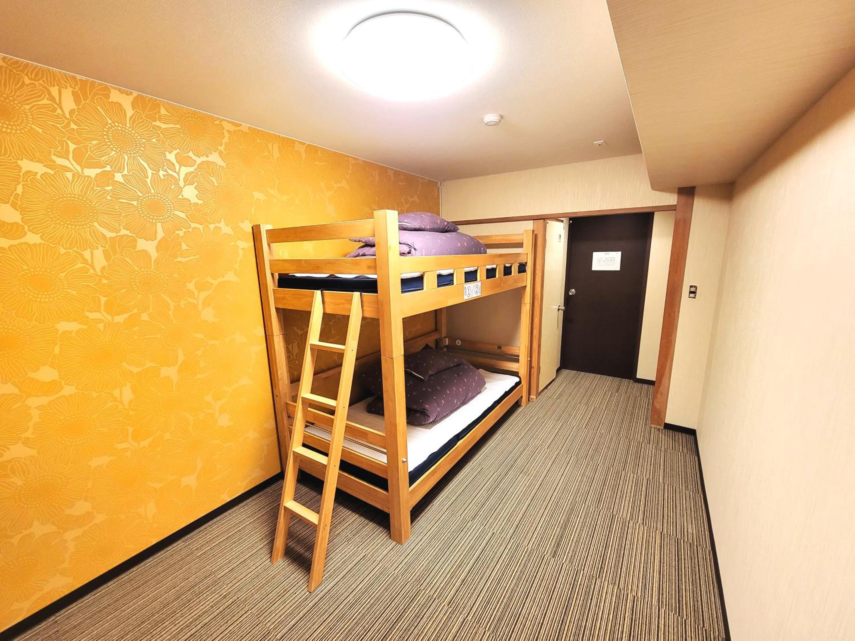 Economy Twin Room - Photo 6