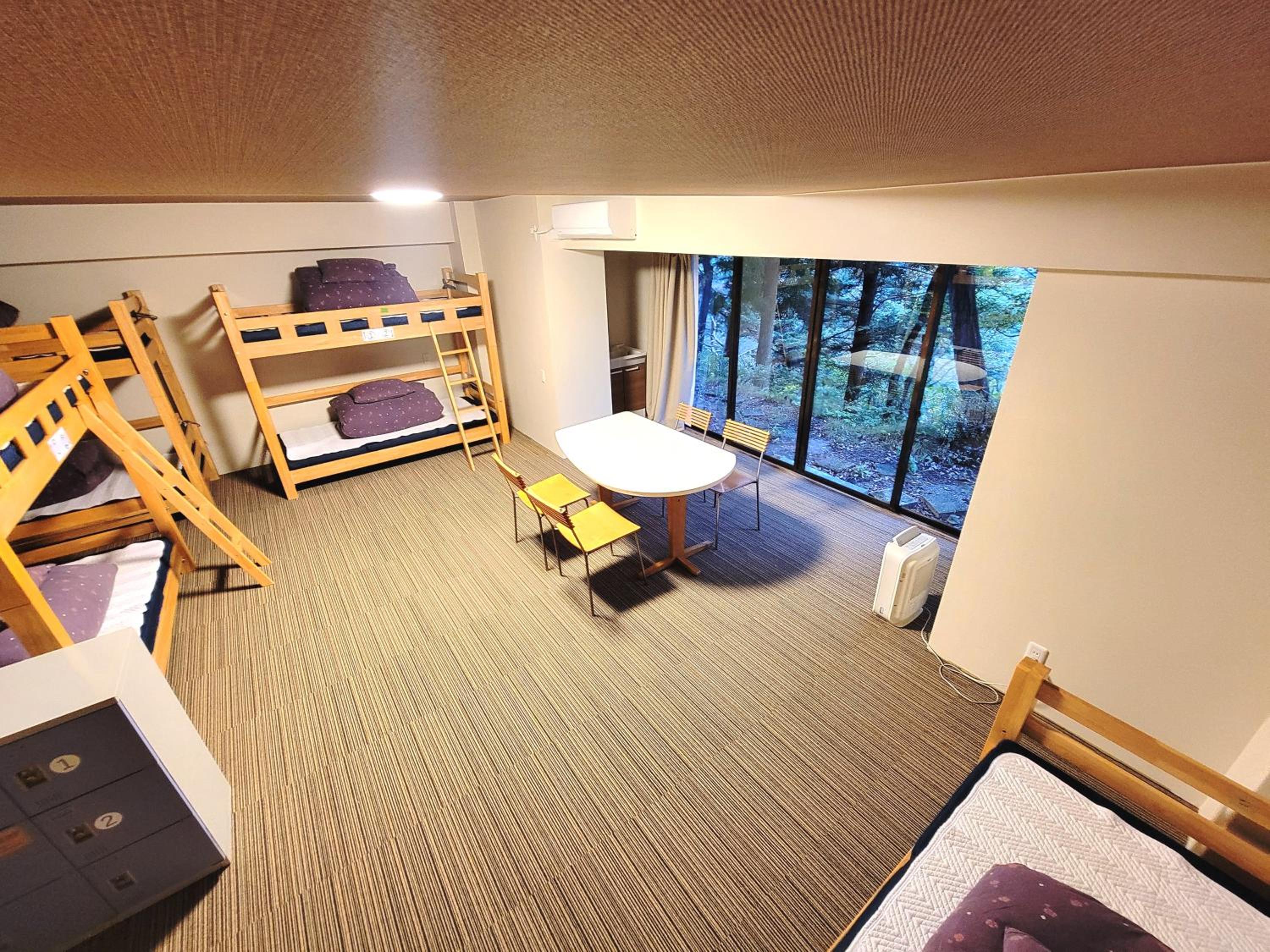 Bed in 8-Bed Mixed Dormitory Room photo 1