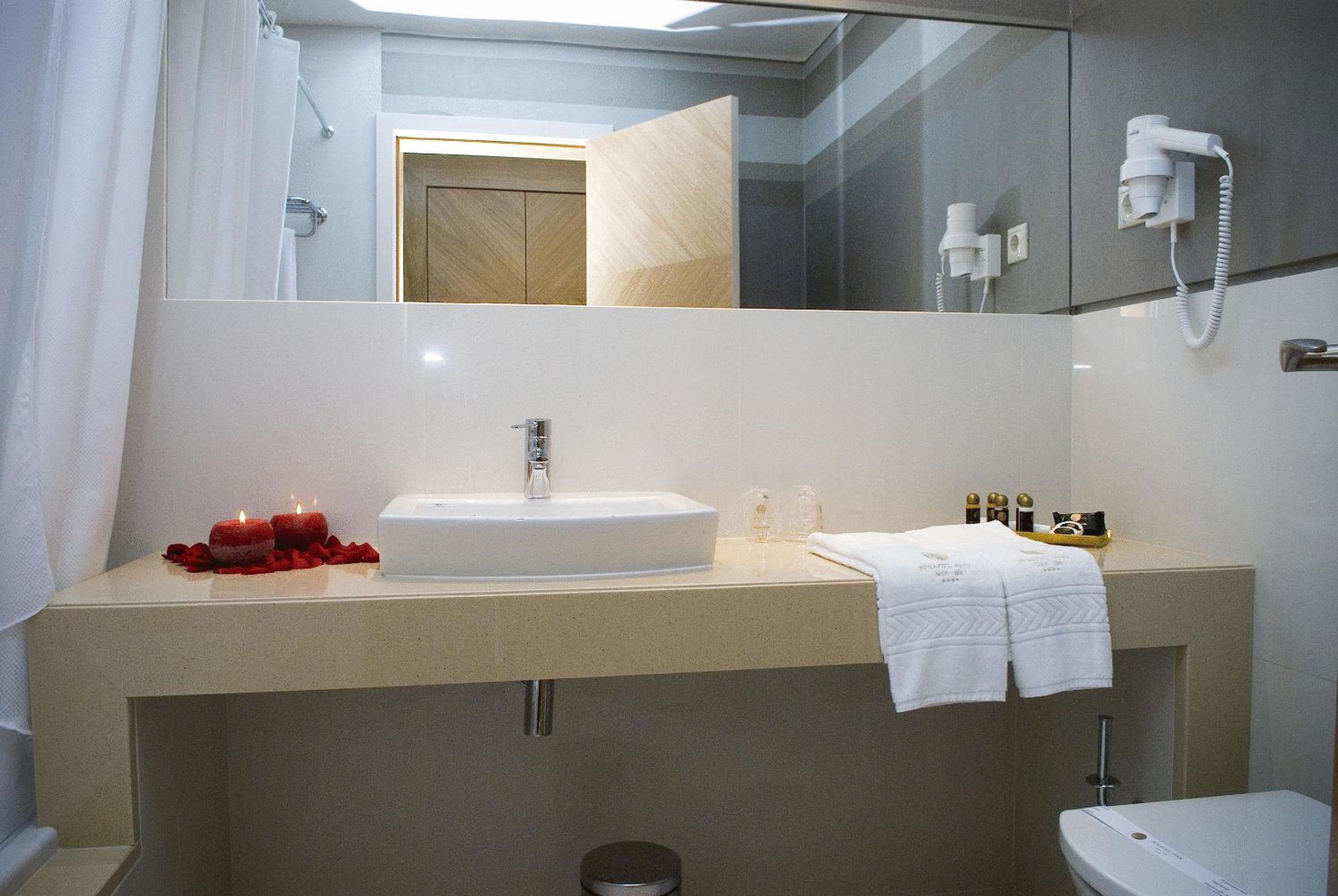 Double or Twin Room - Photo 2