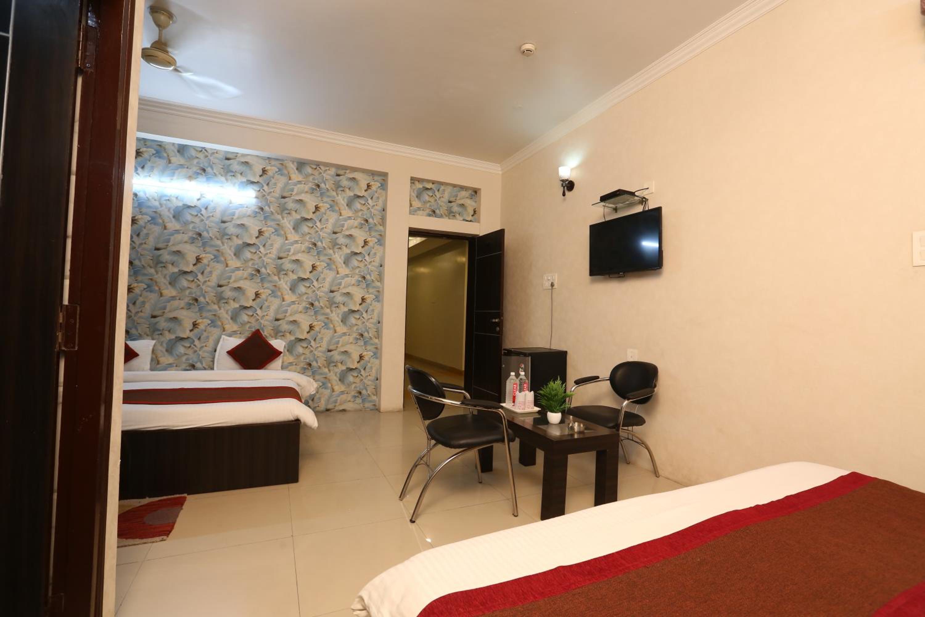 Family Room with Private Bathroom - Photo 9