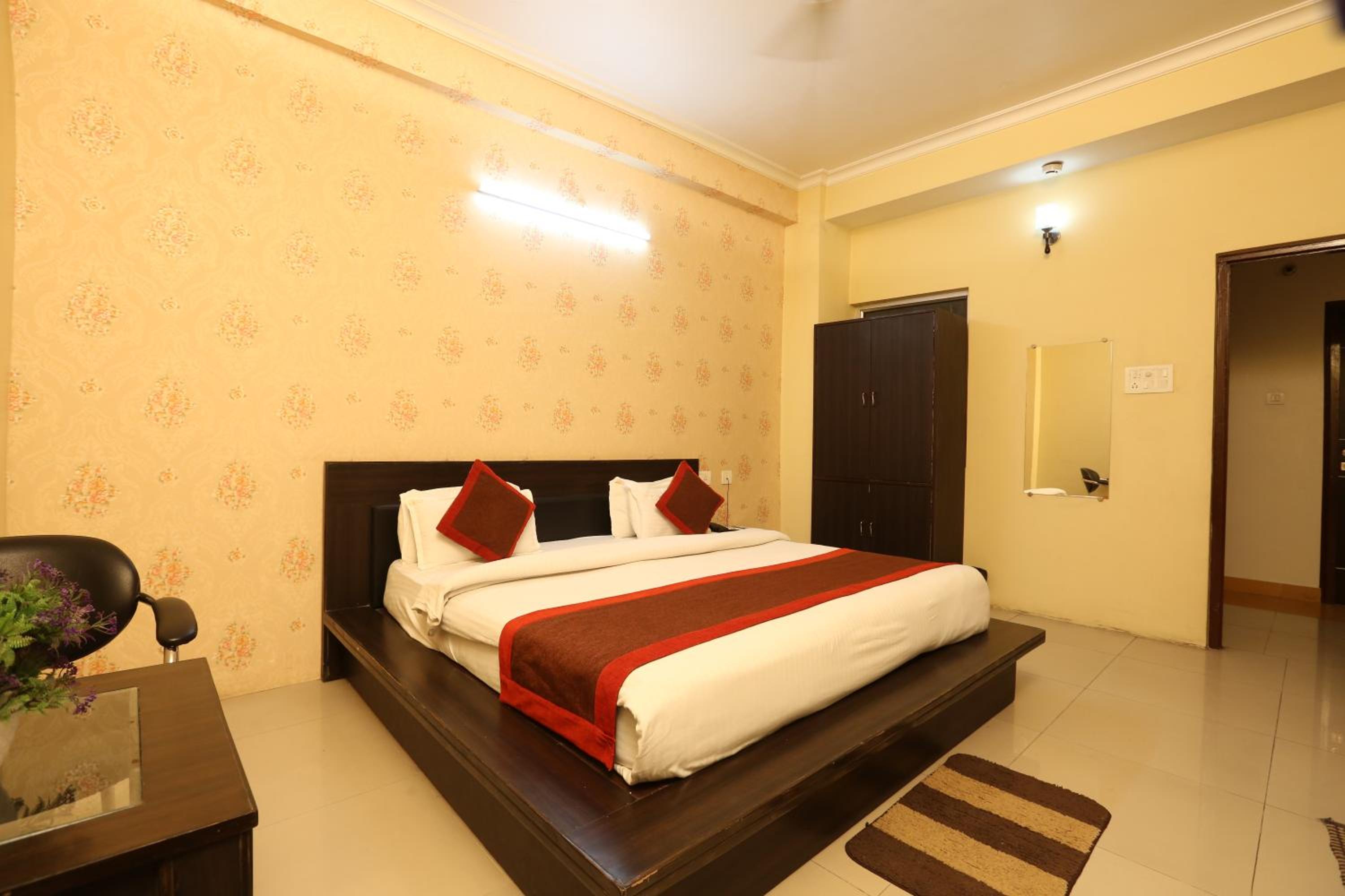 Deluxe Double Room - Photo 8