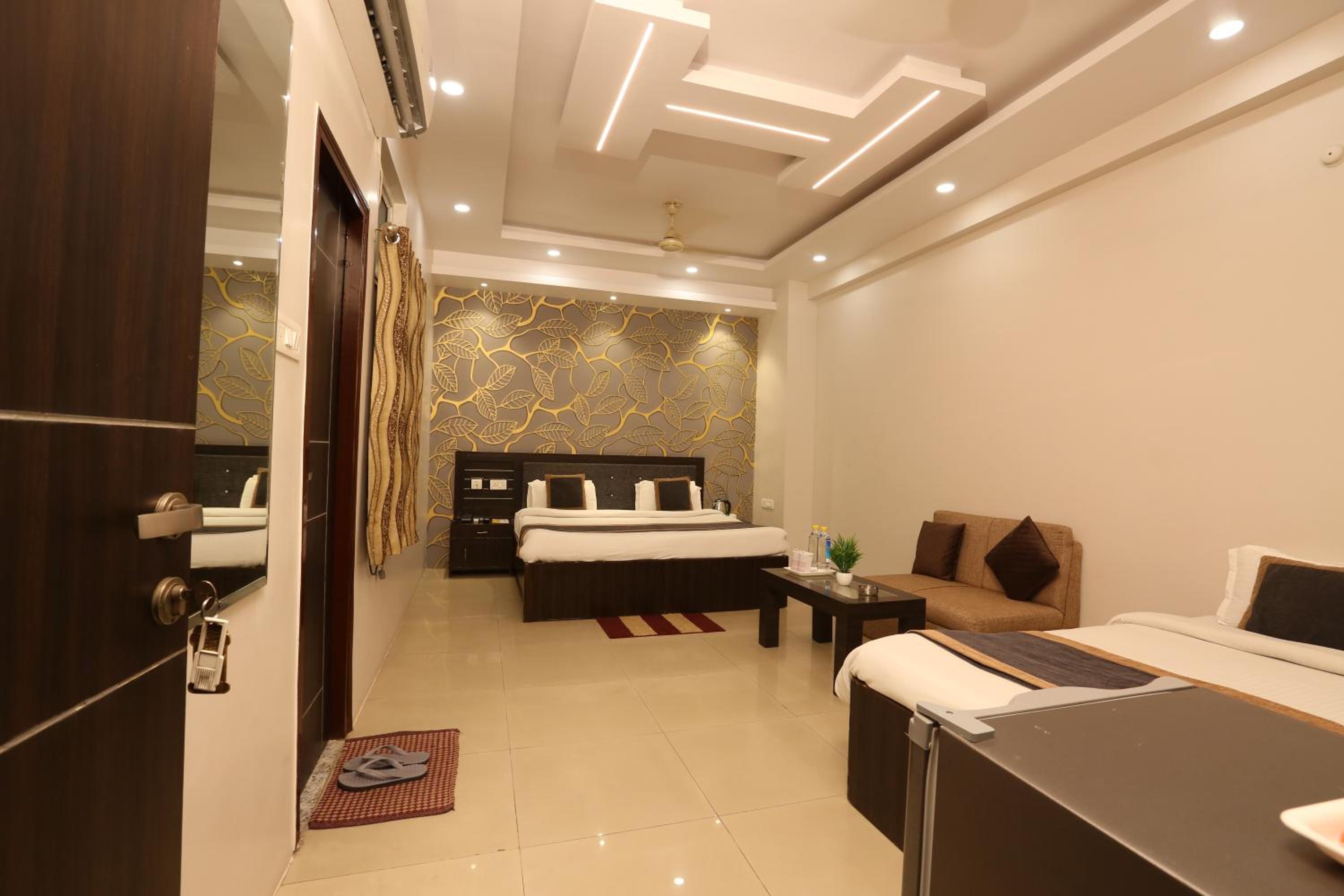 Suite - Photo 16